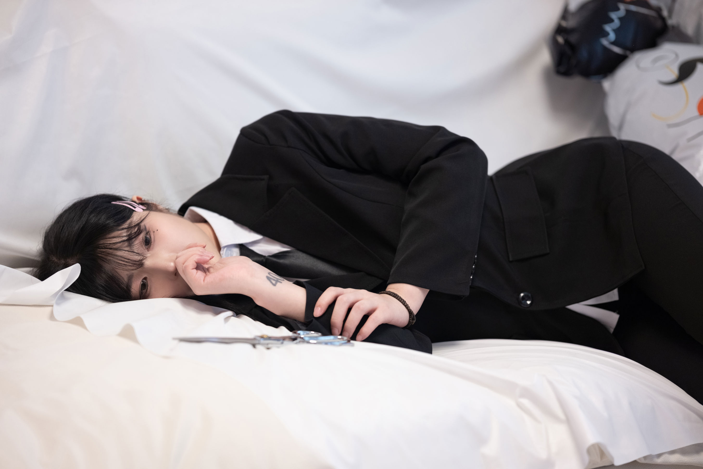 姜仁卿 Kang In-kyung - Halloween/(72P)