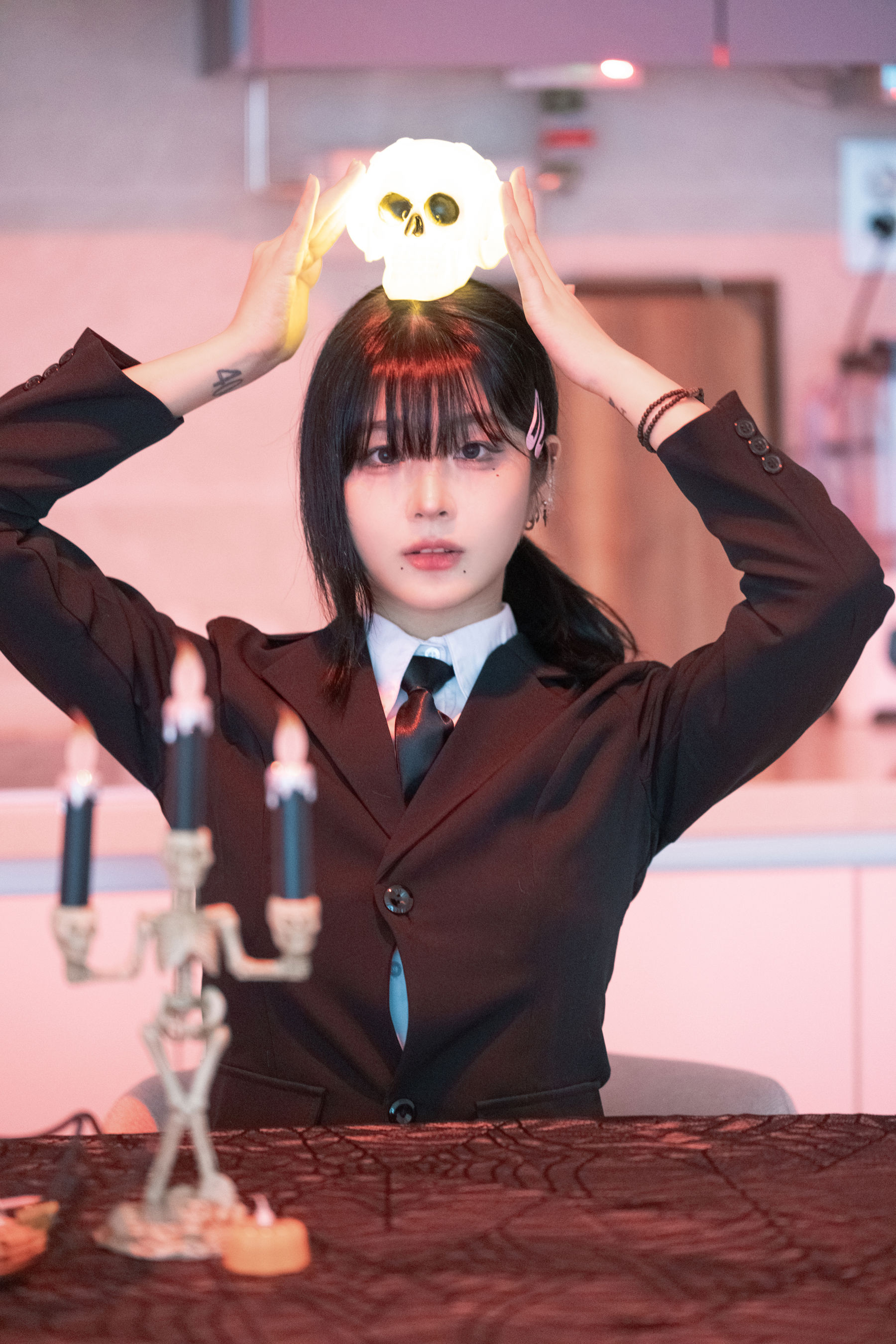 姜仁卿 Kang In-kyung - Halloween/(72P)