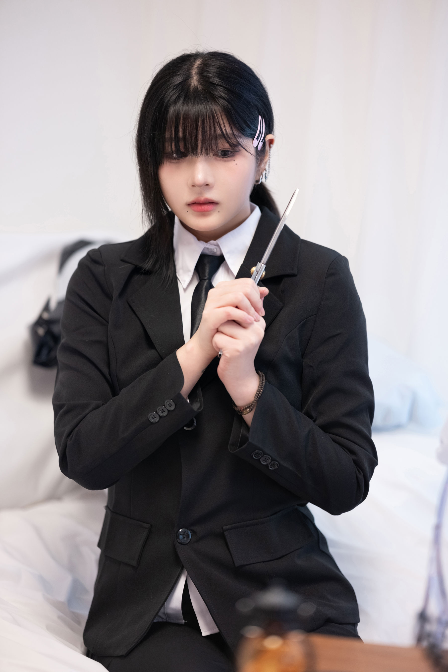 姜仁卿 Kang In-kyung - Halloween/(72P)