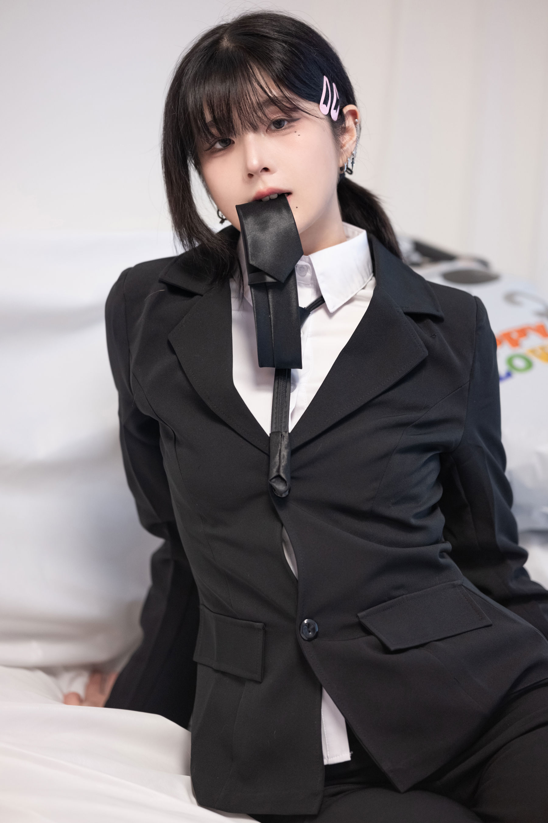 姜仁卿 Kang In-kyung - Halloween/(72P)