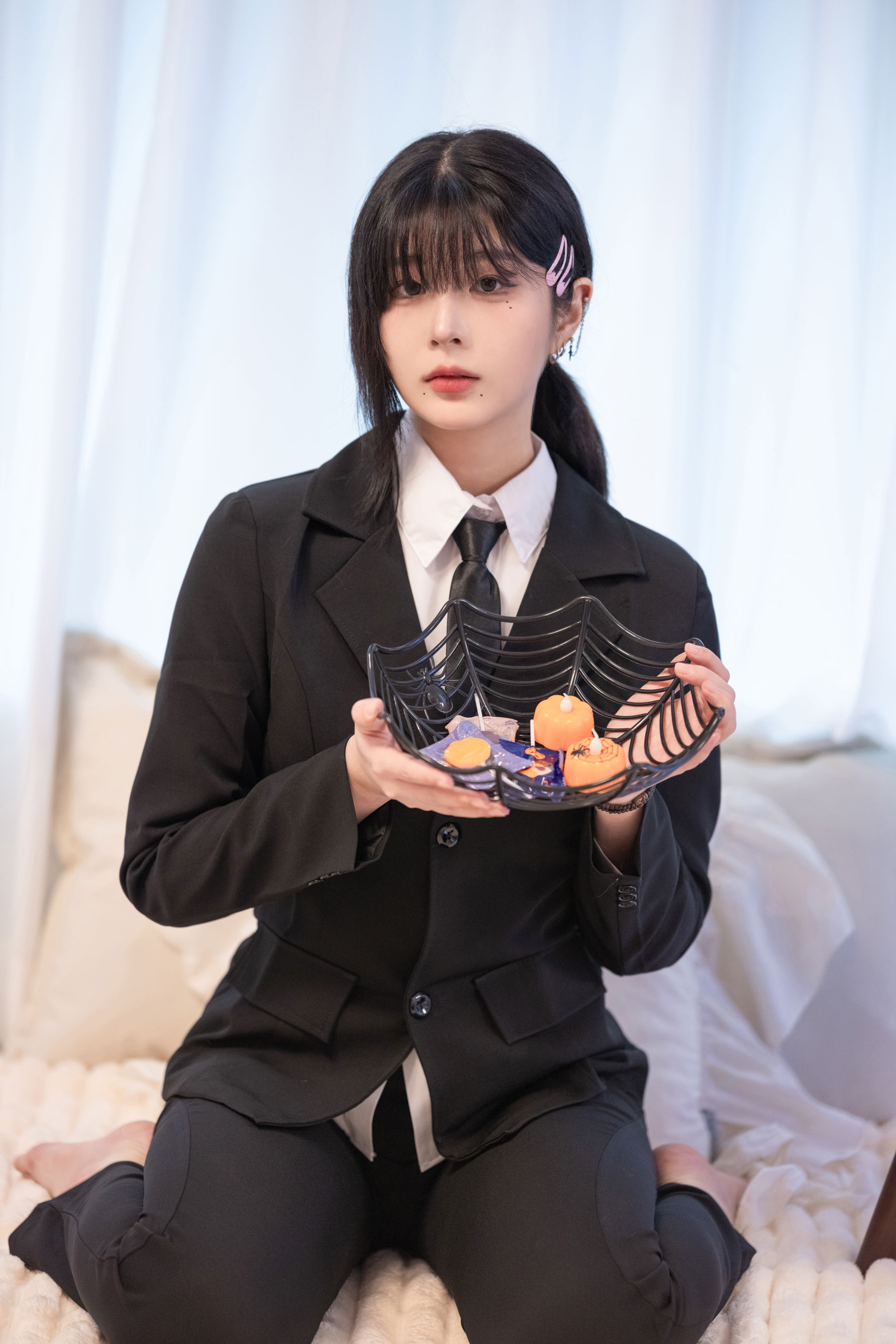 姜仁卿 Kang In-kyung - Halloween/(72P)