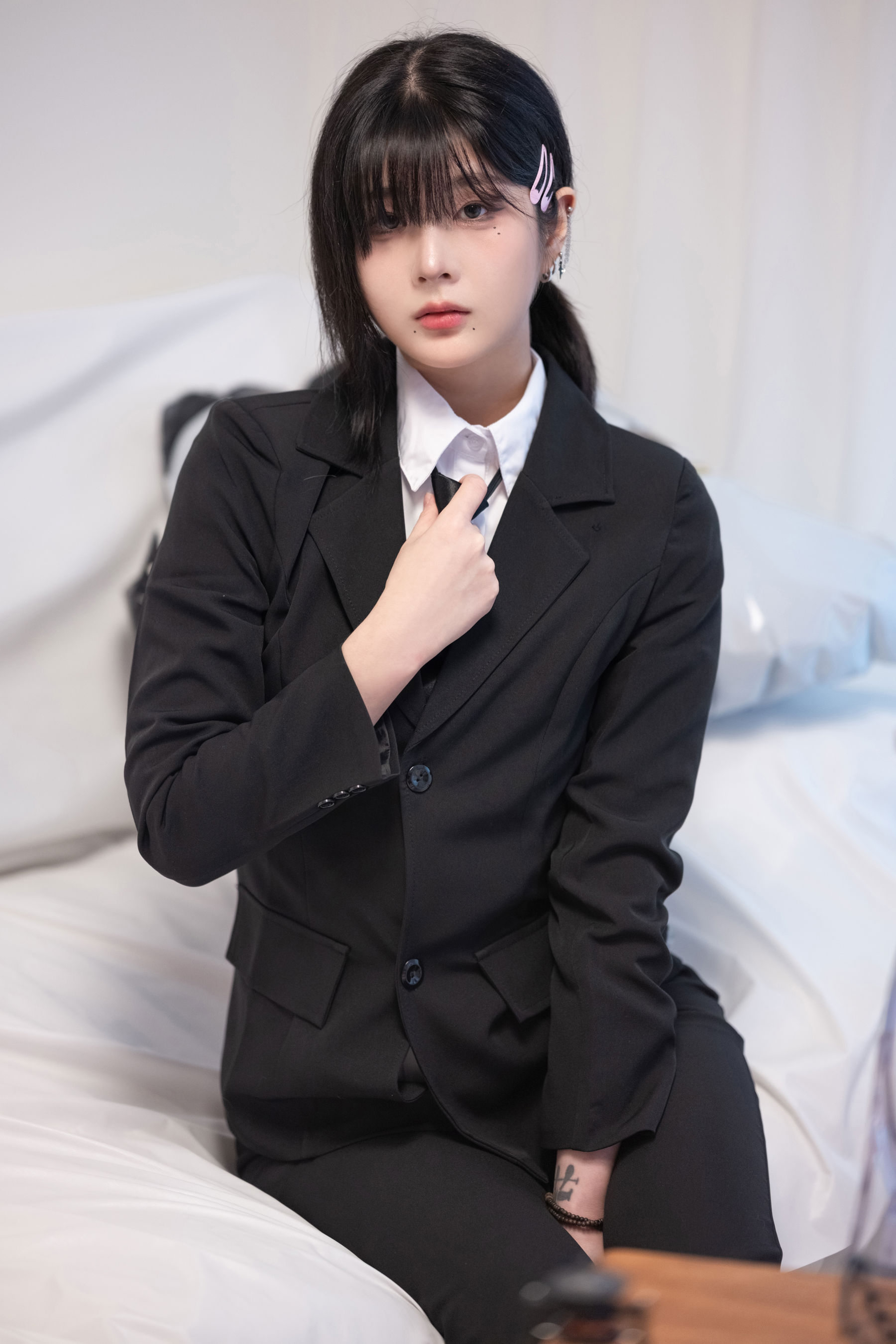 姜仁卿 Kang In-kyung - Halloween/(72P)
