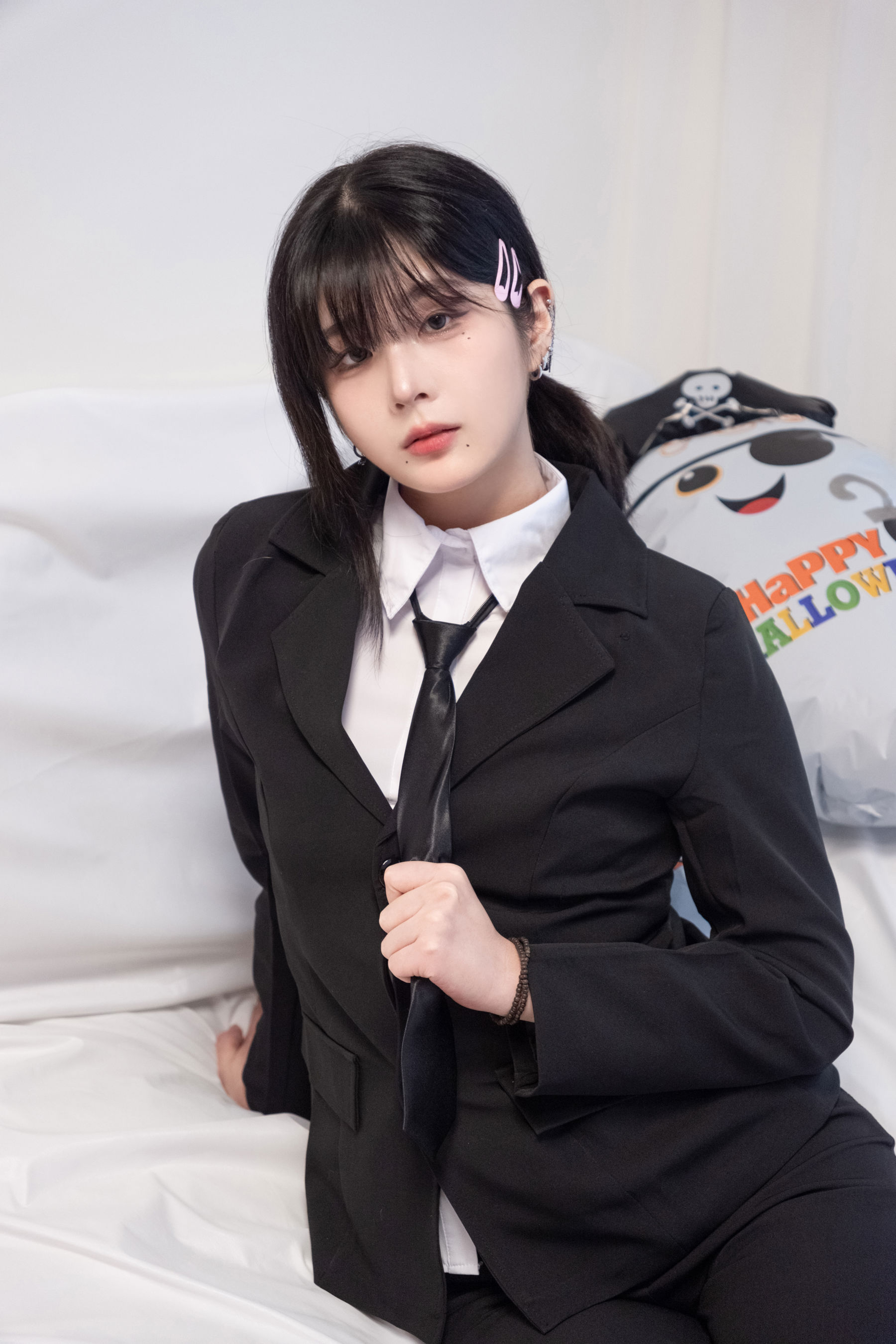 姜仁卿 Kang In-kyung - Halloween/(72P)