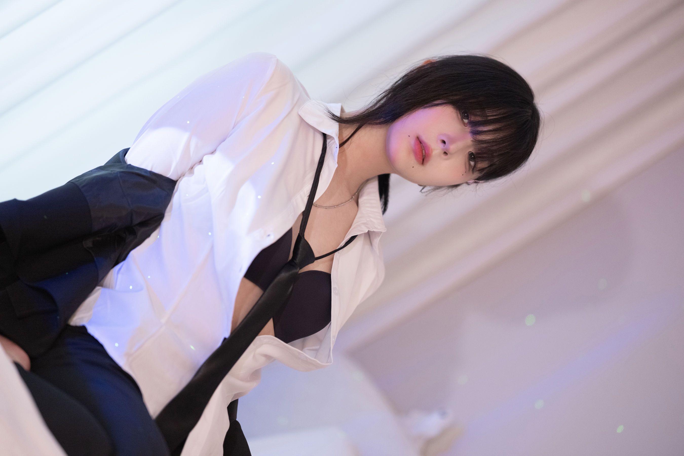 姜仁卿 Kang In-kyung - Halloween/(72P)