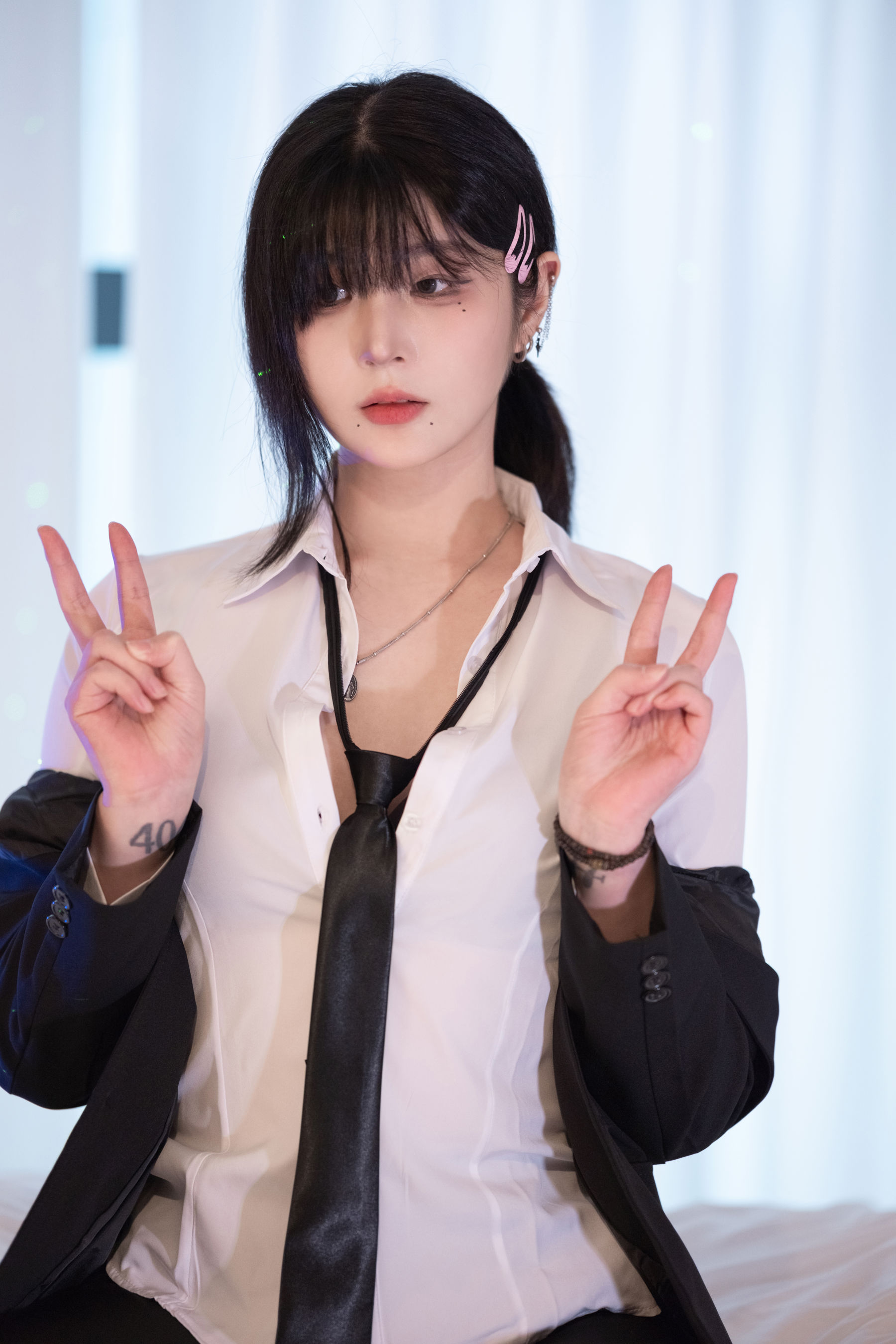 姜仁卿 Kang In-kyung - Halloween/(72P)