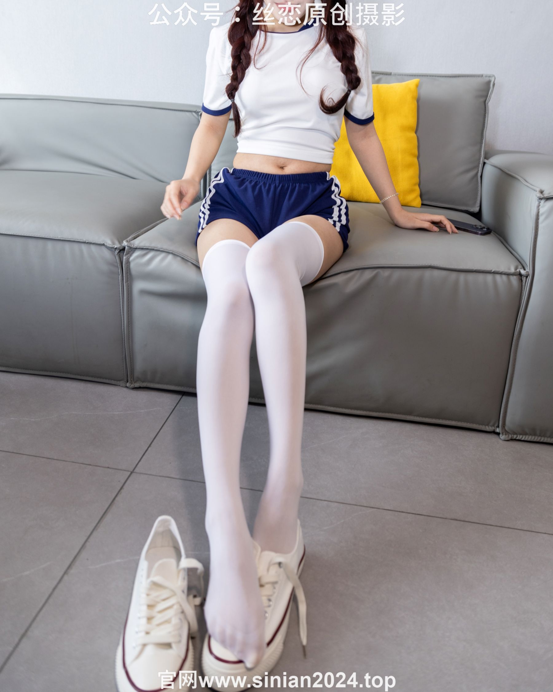 丝恋摄影 No.056 小梦-经典蓝白体操服  厚白丝袜 白色帆布鞋/(197P)