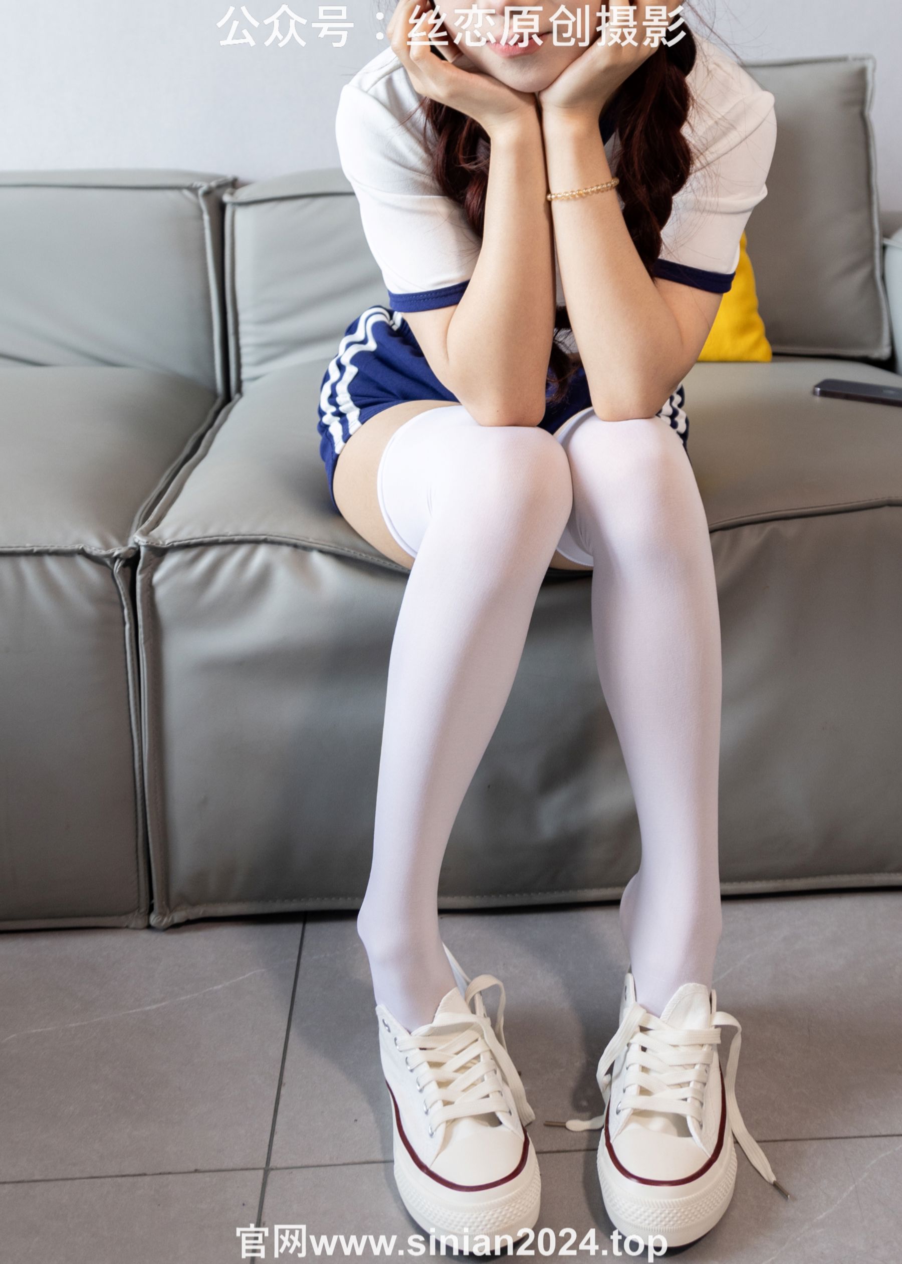 丝恋摄影 No.056 小梦-经典蓝白体操服  厚白丝袜 白色帆布鞋/(197P)