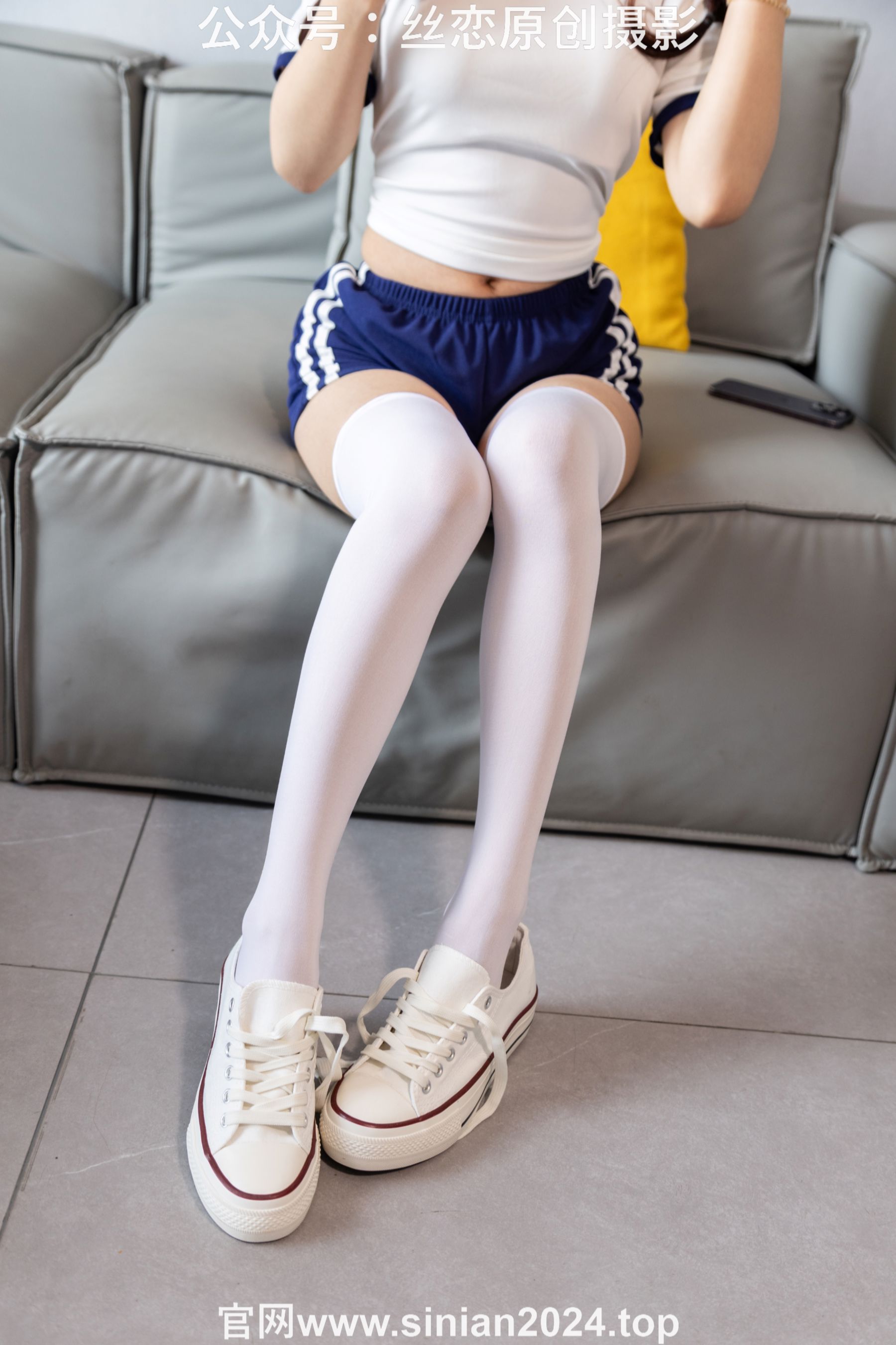 丝恋摄影 No.056 小梦-经典蓝白体操服  厚白丝袜 白色帆布鞋/(197P)