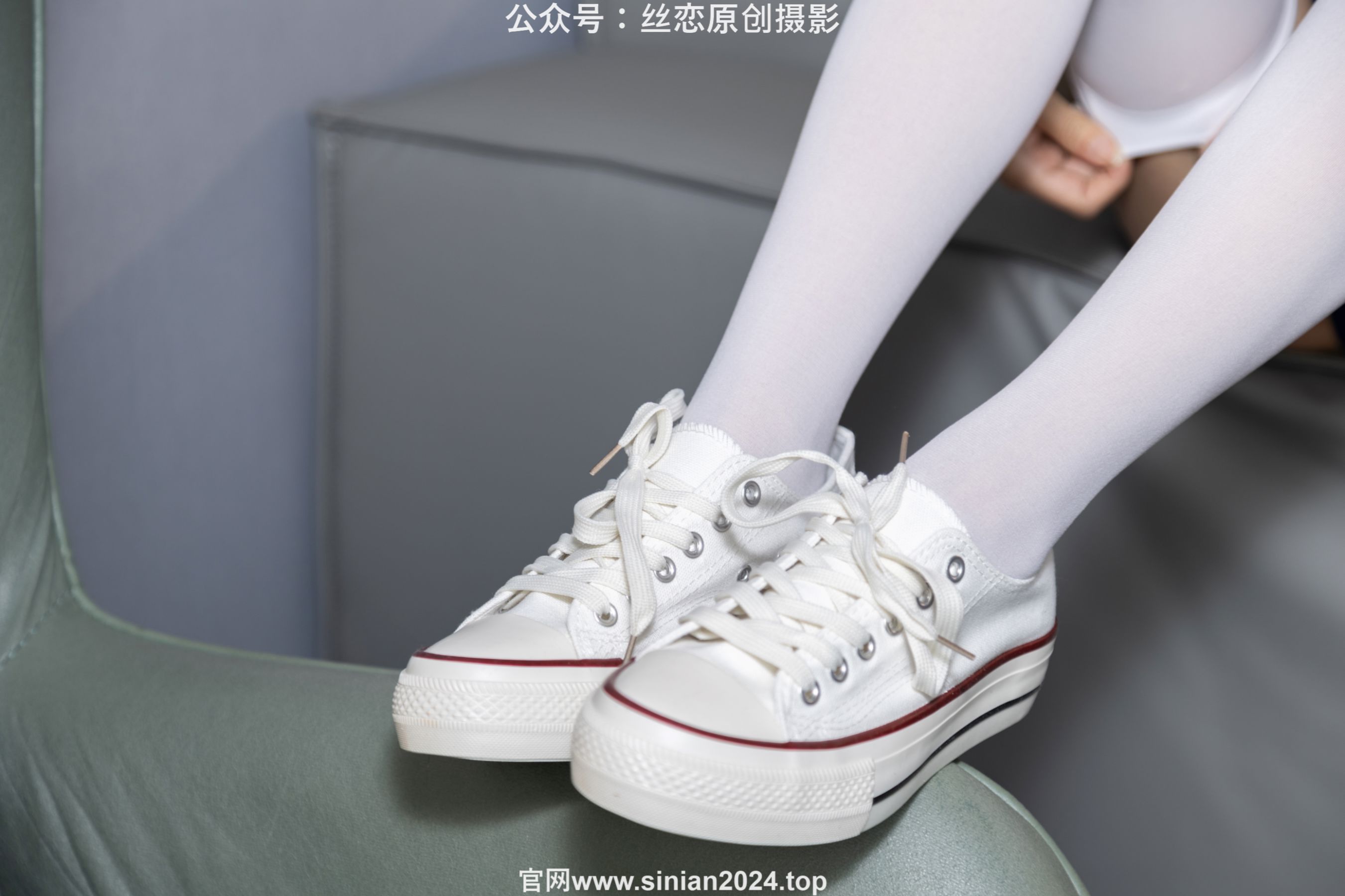 丝恋摄影 No.056 小梦-经典蓝白体操服  厚白丝袜 白色帆布鞋/(197P)