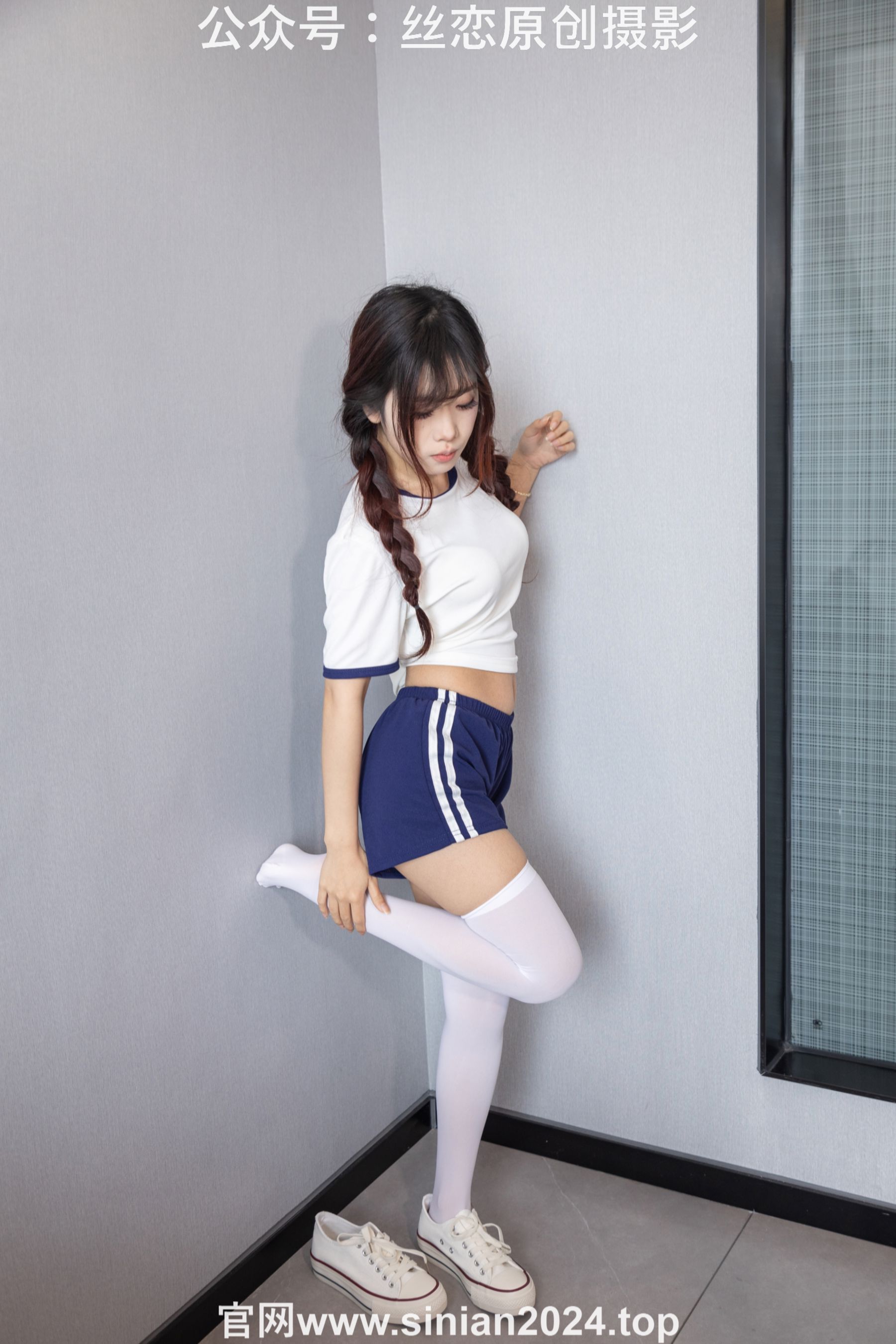 丝恋摄影 No.056 小梦-经典蓝白体操服  厚白丝袜 白色帆布鞋/(197P)