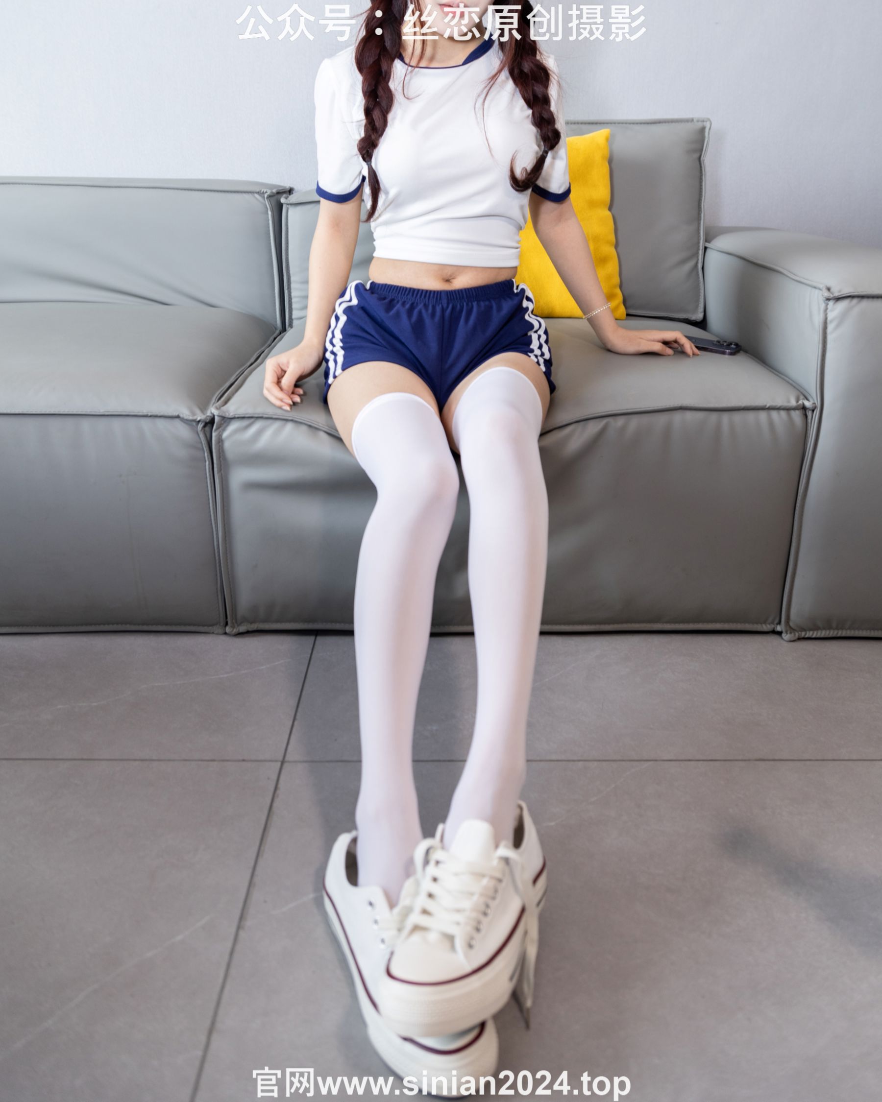 丝恋摄影 No.056 小梦-经典蓝白体操服  厚白丝袜 白色帆布鞋/(197P)