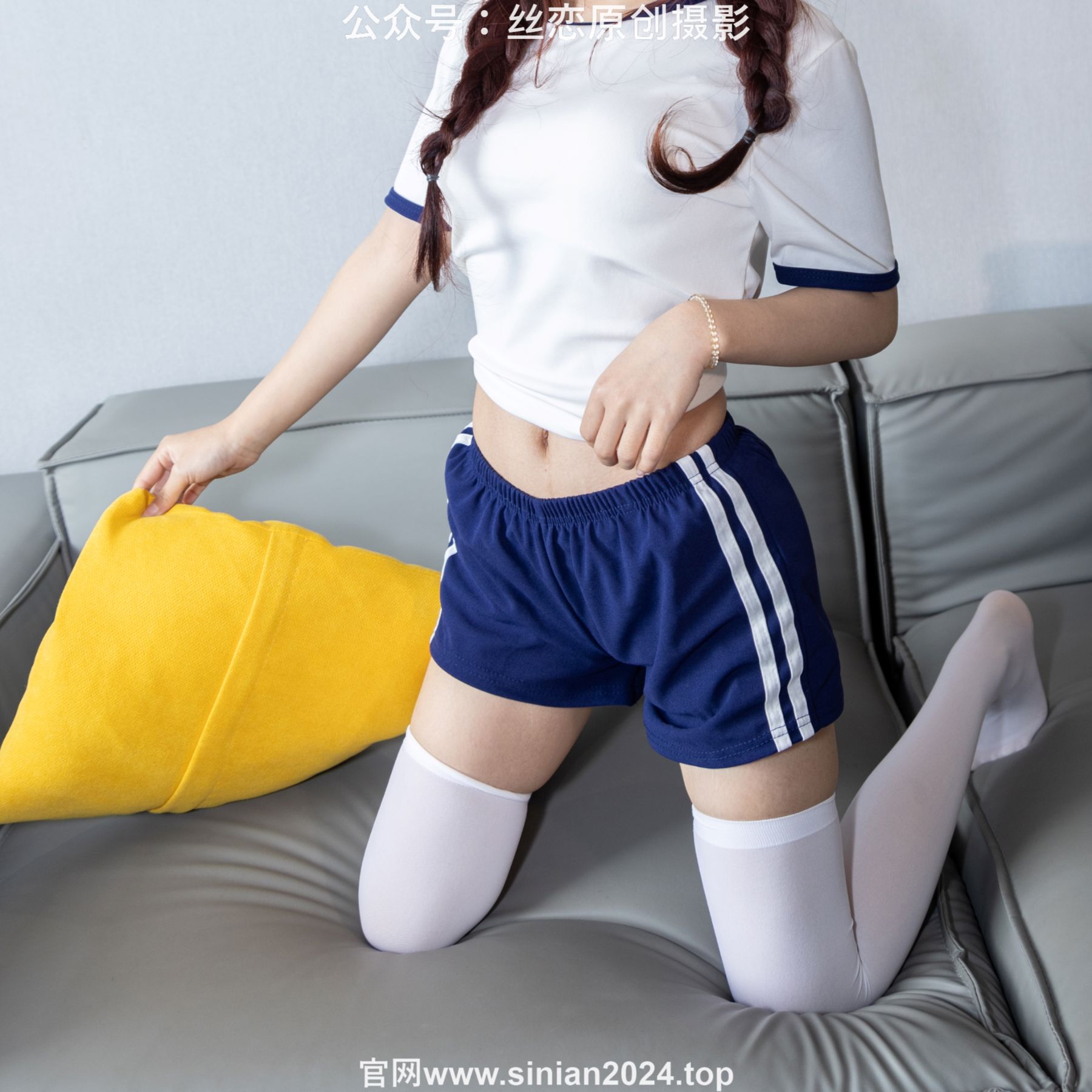 丝恋摄影 No.056 小梦-经典蓝白体操服  厚白丝袜 白色帆布鞋/(197P)