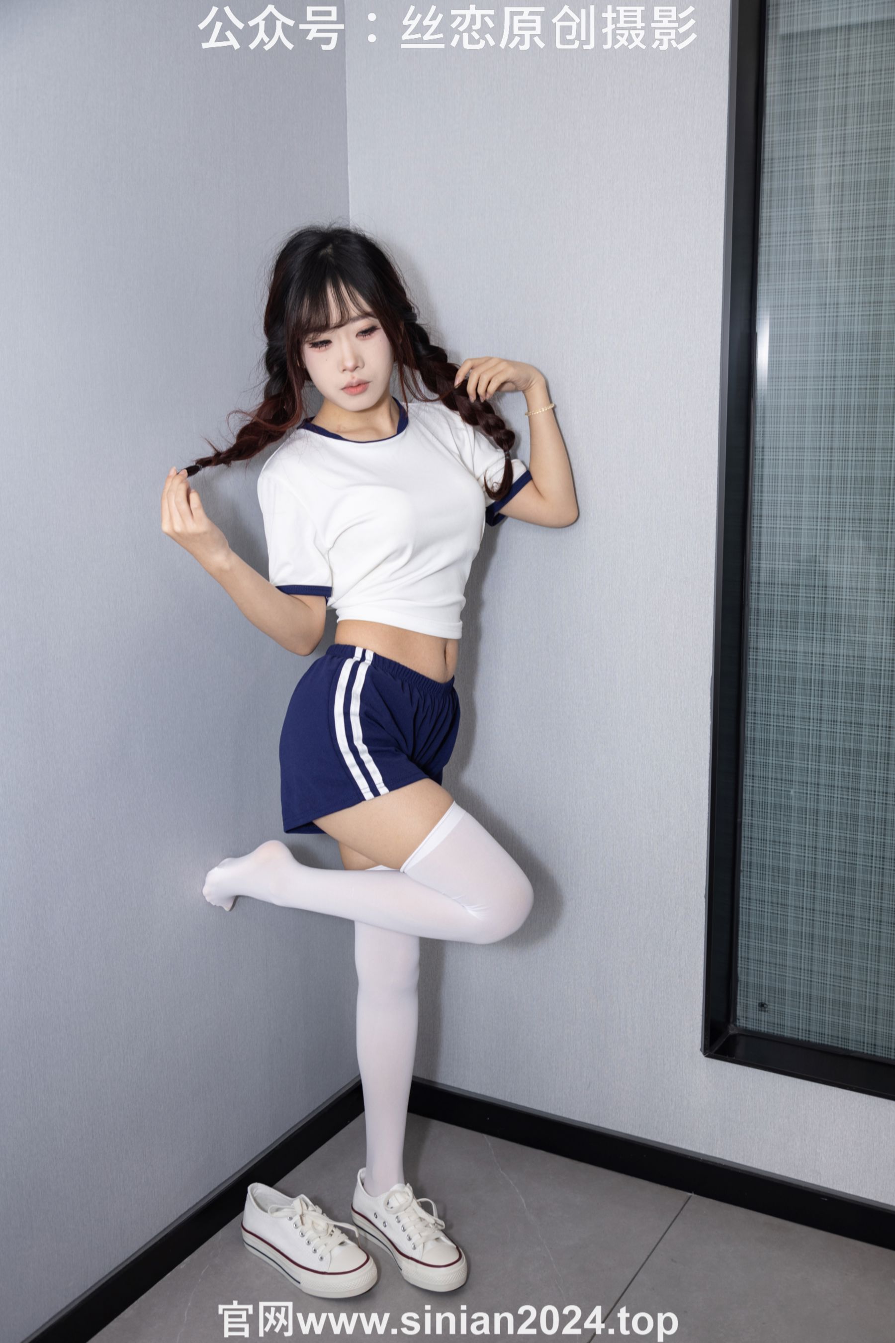 丝恋摄影 No.056 小梦-经典蓝白体操服  厚白丝袜 白色帆布鞋/(197P)