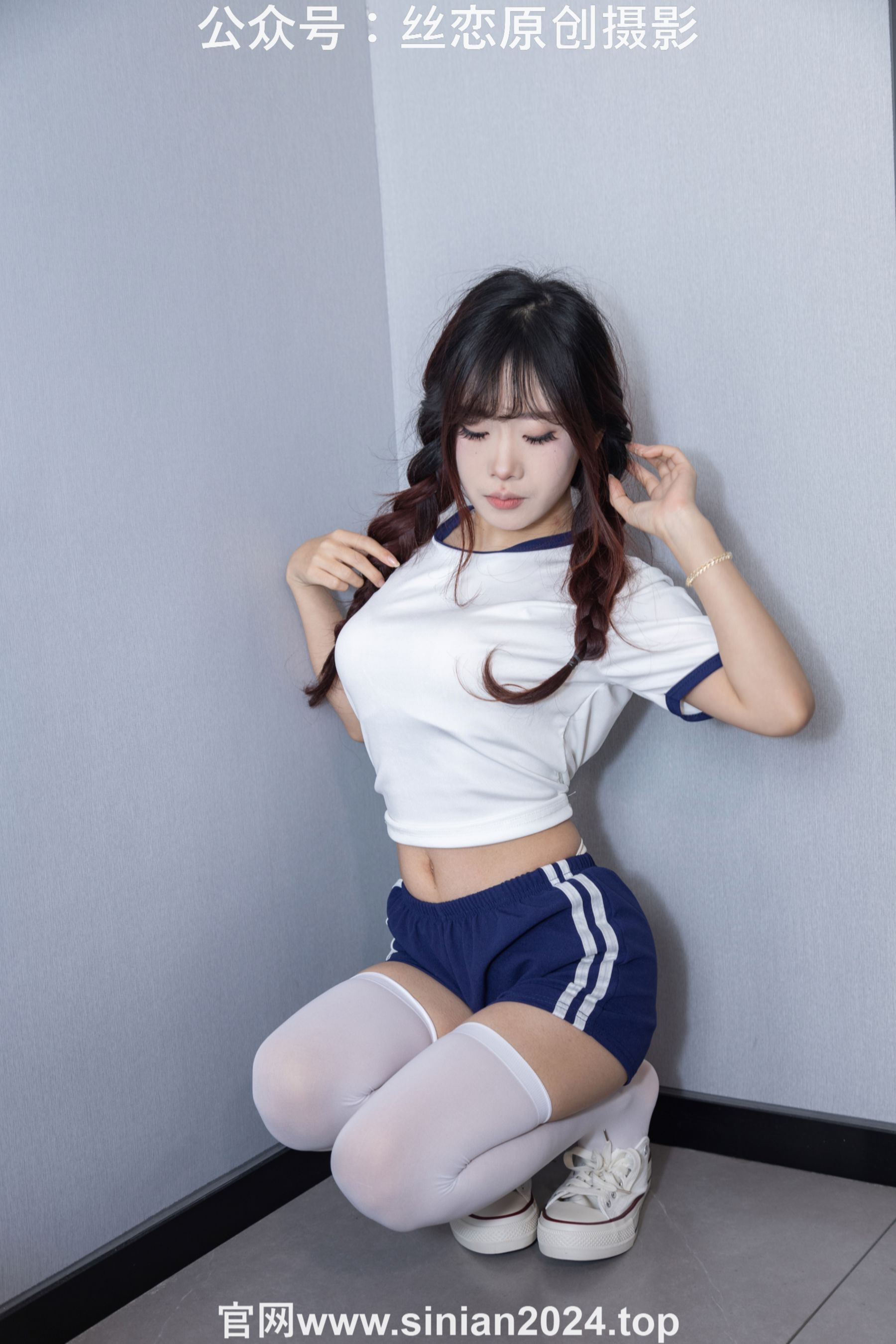 丝恋摄影 No.056 小梦-经典蓝白体操服  厚白丝袜 白色帆布鞋/(197P)