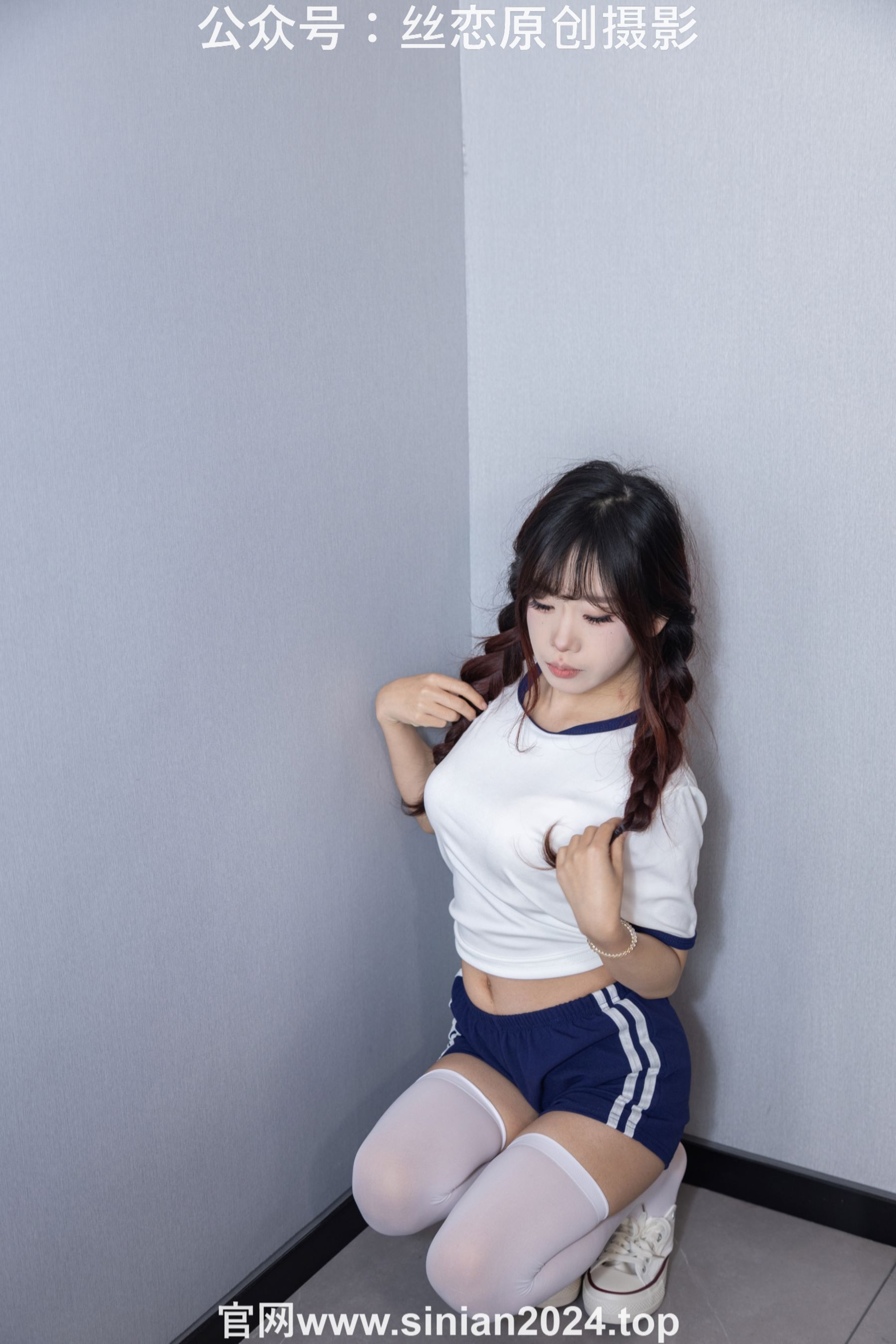 丝恋摄影 No.056 小梦-经典蓝白体操服  厚白丝袜 白色帆布鞋/(197P)