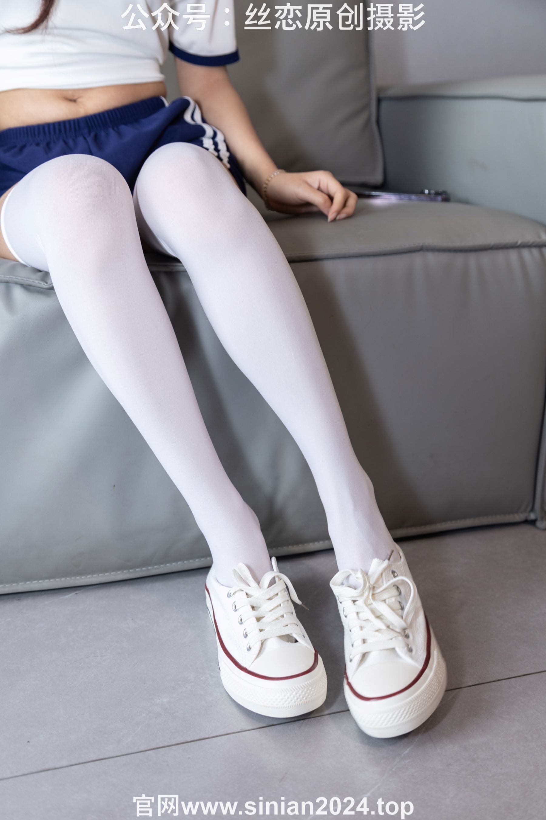 丝恋摄影 No.056 小梦-经典蓝白体操服  厚白丝袜 白色帆布鞋/(197P)