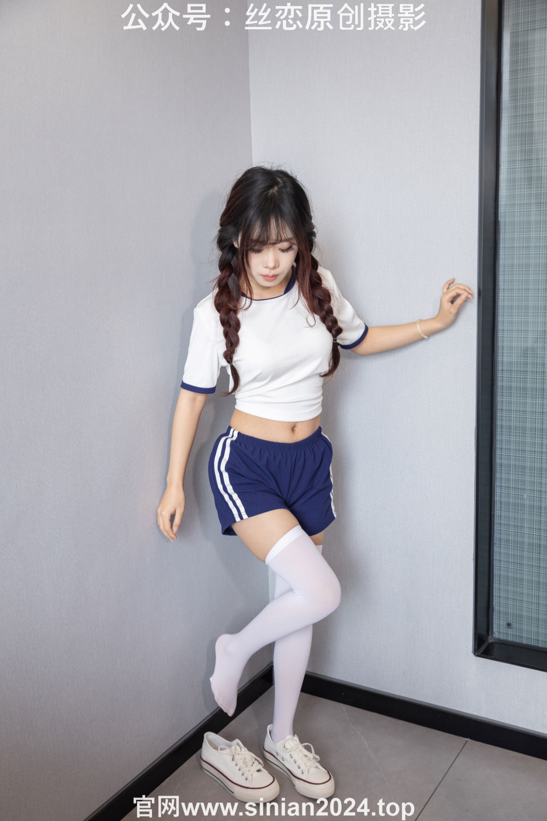 丝恋摄影 No.056 小梦-经典蓝白体操服  厚白丝袜 白色帆布鞋/(197P)