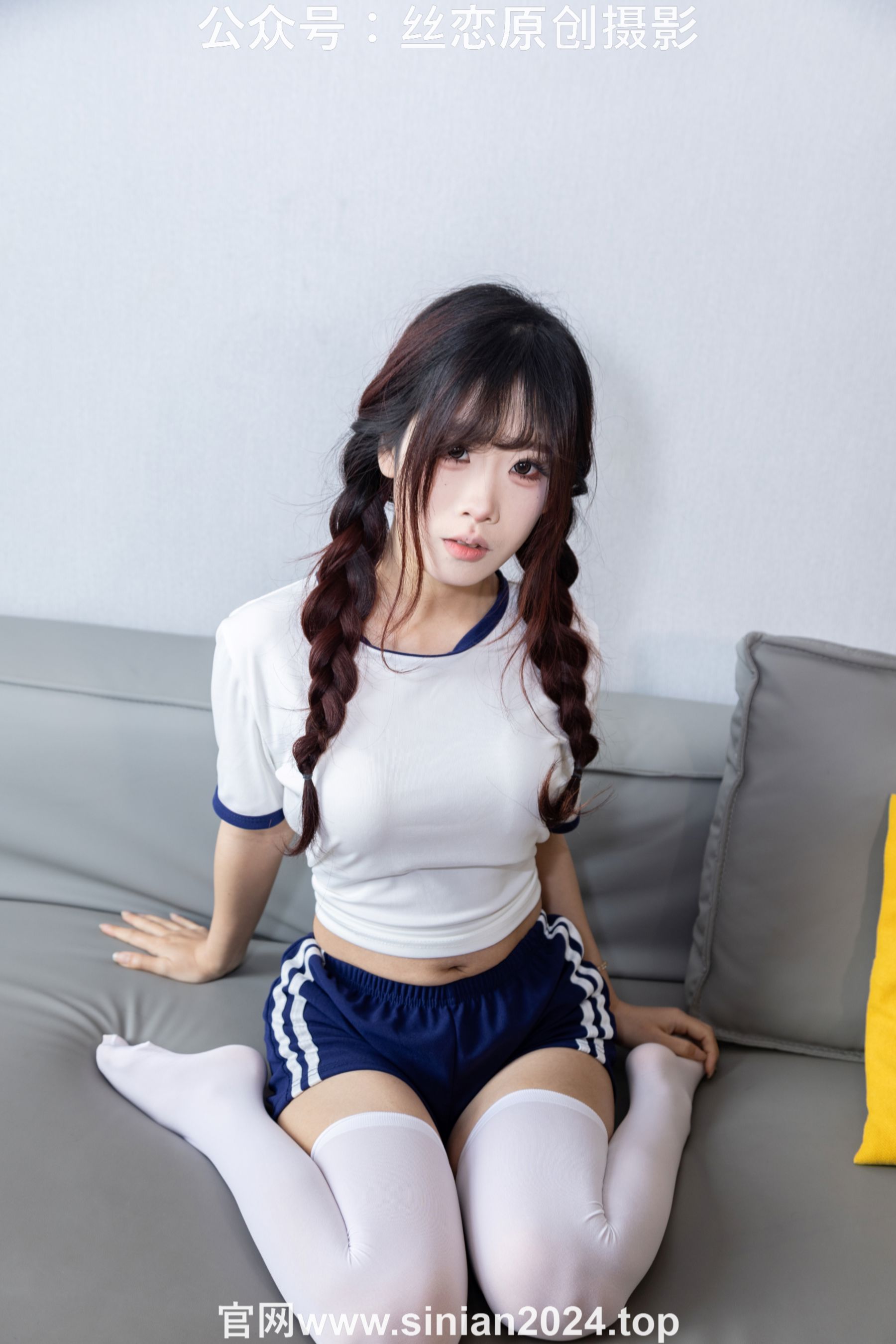 丝恋摄影 No.056 小梦-经典蓝白体操服  厚白丝袜 白色帆布鞋/(197P)