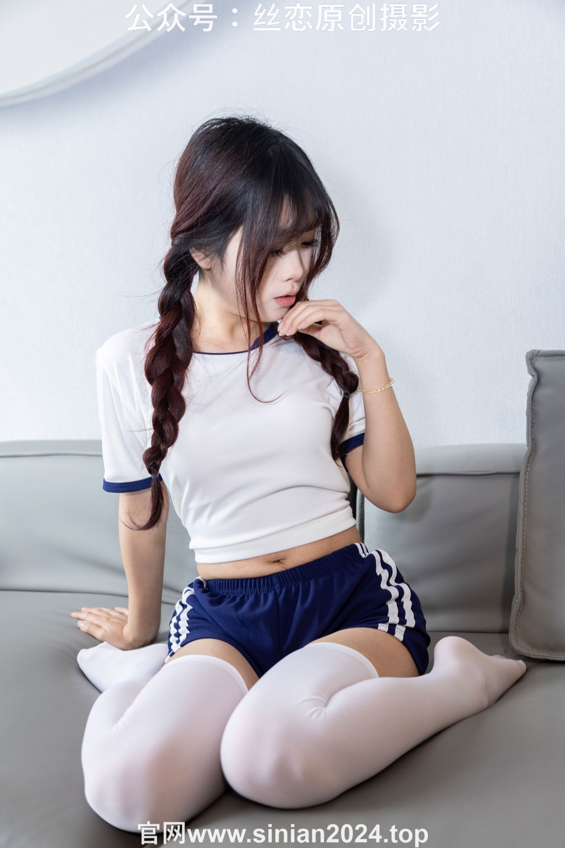 丝恋摄影 No.056 小梦-经典蓝白体操服  厚白丝袜 白色帆布鞋/(197P)