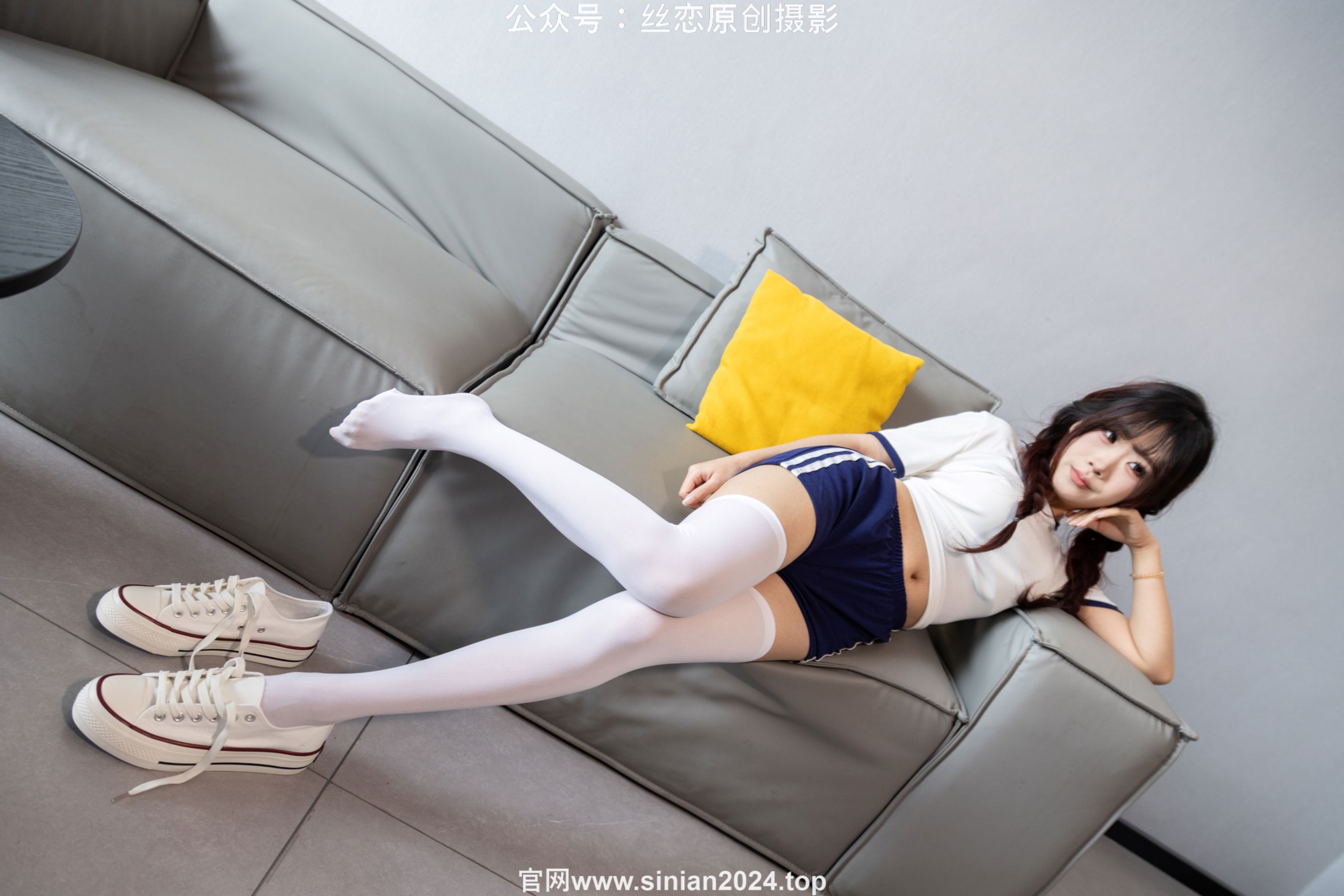 丝恋摄影 No.056 小梦-经典蓝白体操服  厚白丝袜 白色帆布鞋/(197P)