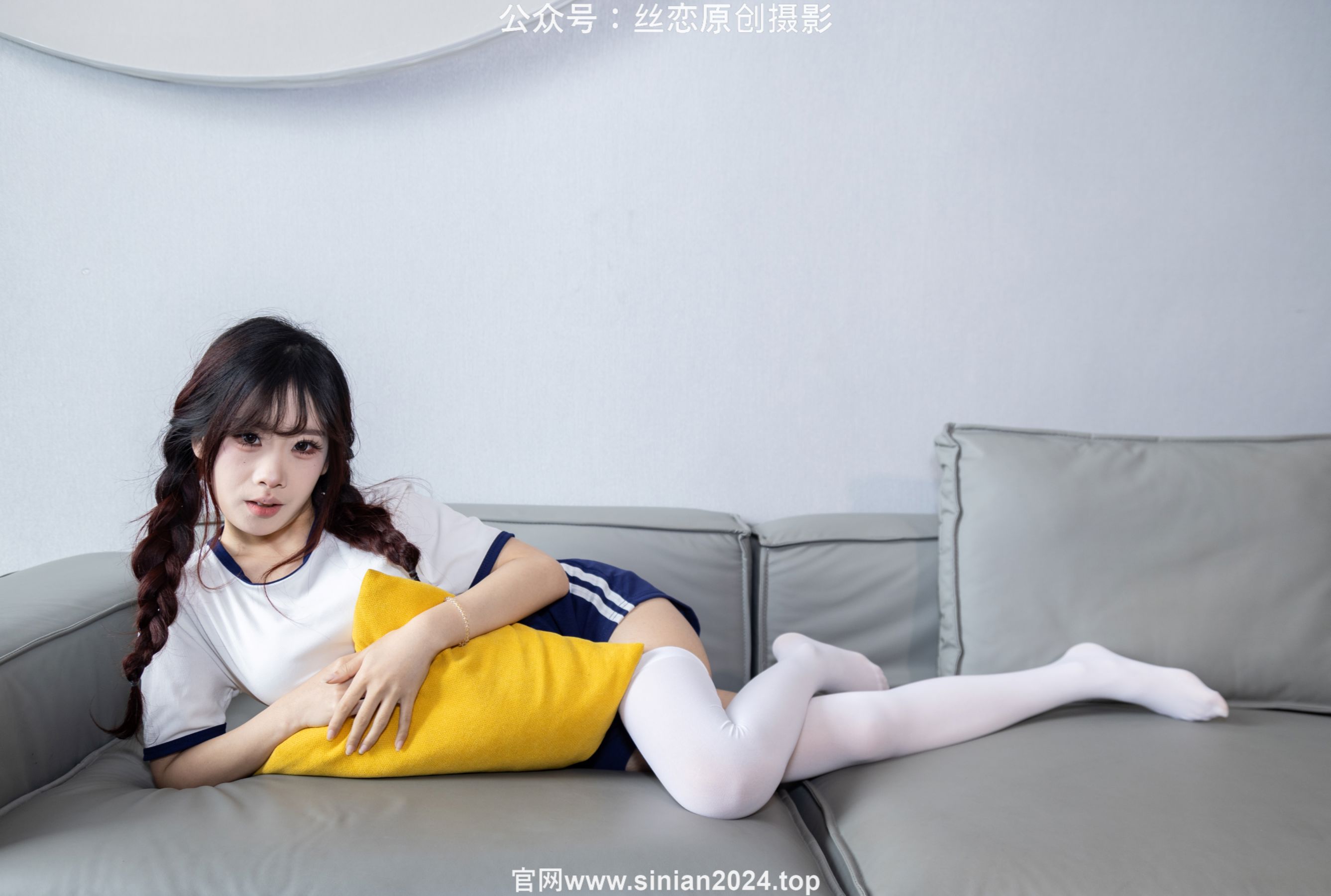 丝恋摄影 No.056 小梦-经典蓝白体操服  厚白丝袜 白色帆布鞋/(197P)