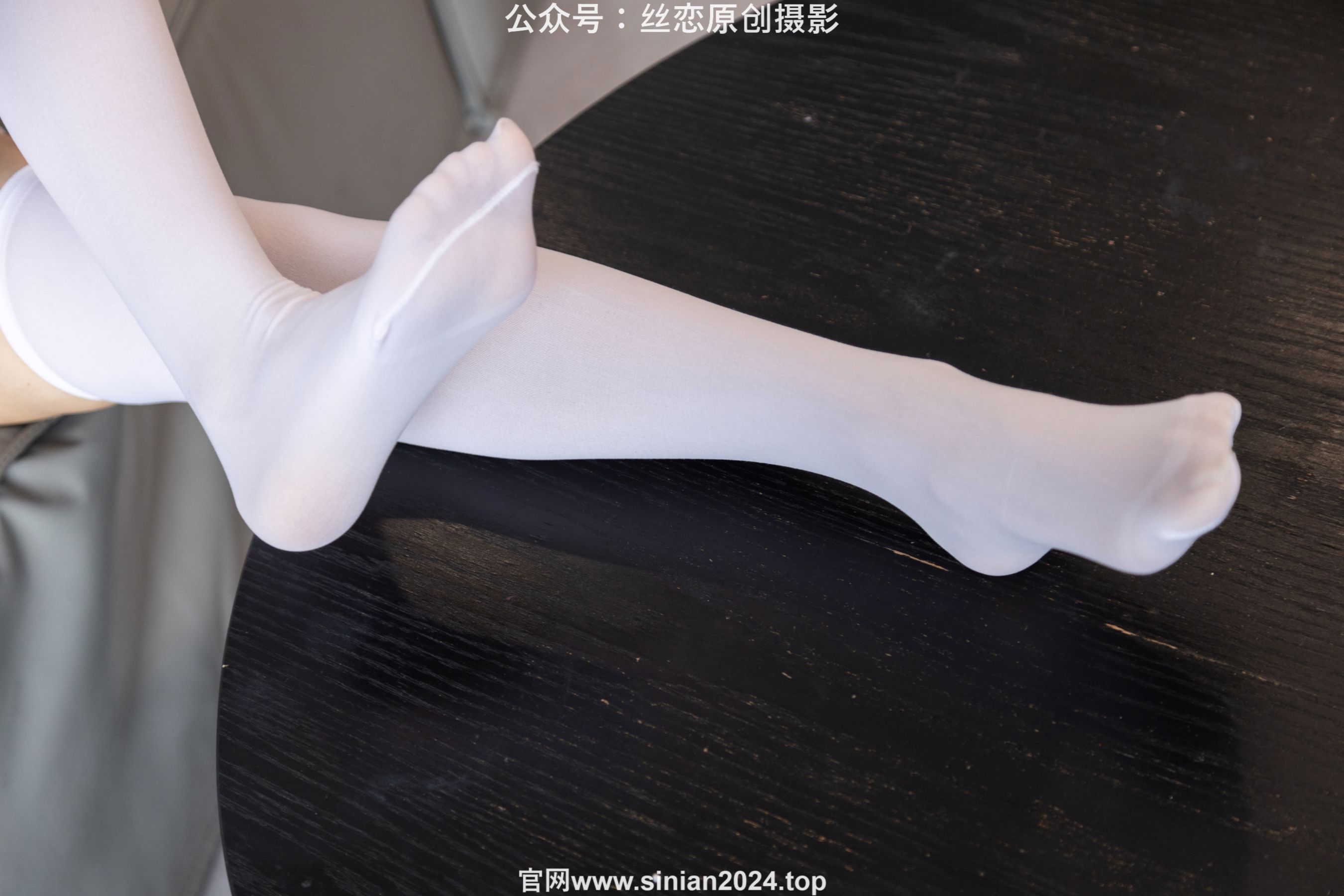 丝恋摄影 No.056 小梦-经典蓝白体操服  厚白丝袜 白色帆布鞋/(197P)