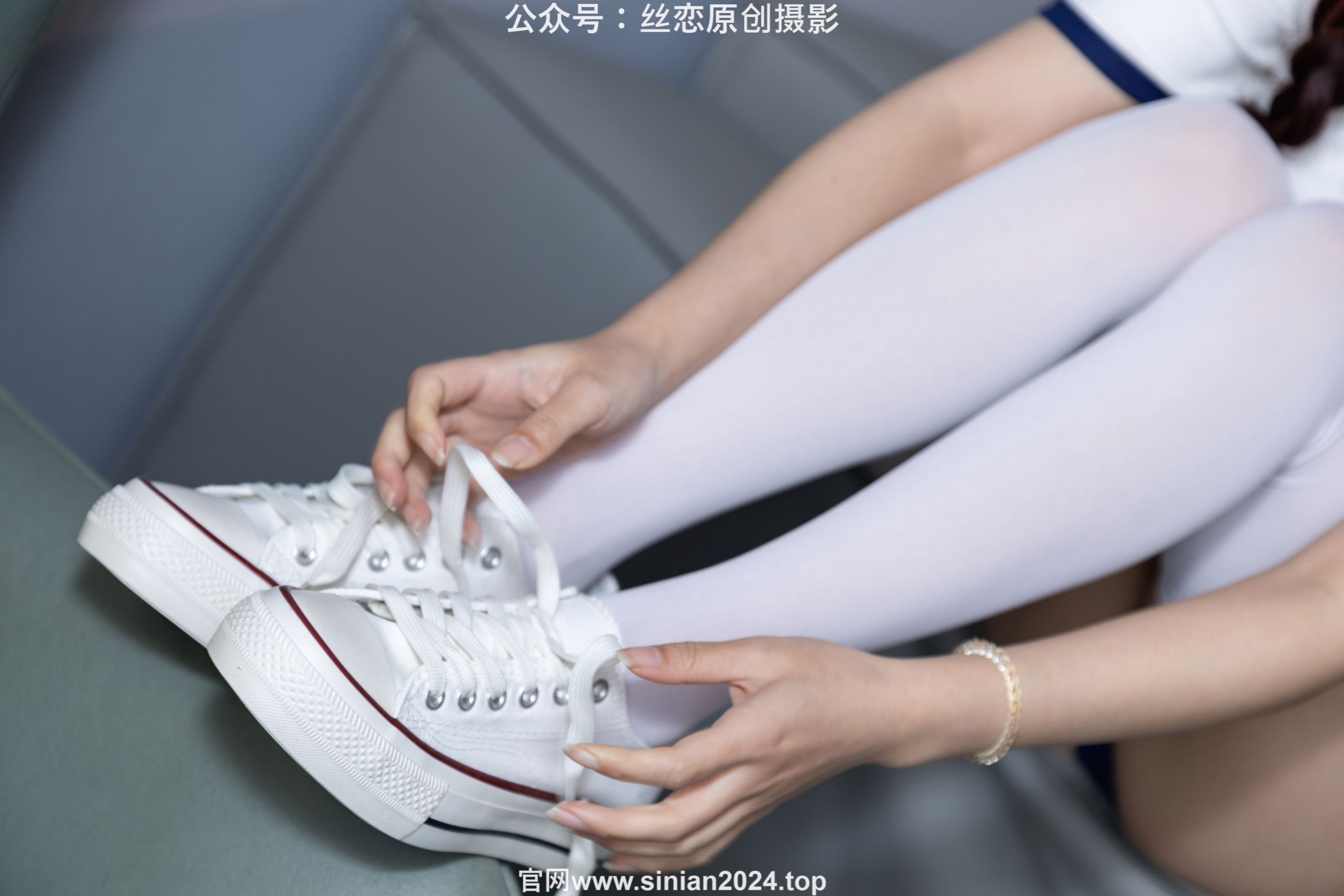 丝恋摄影 No.056 小梦-经典蓝白体操服  厚白丝袜 白色帆布鞋/(197P)