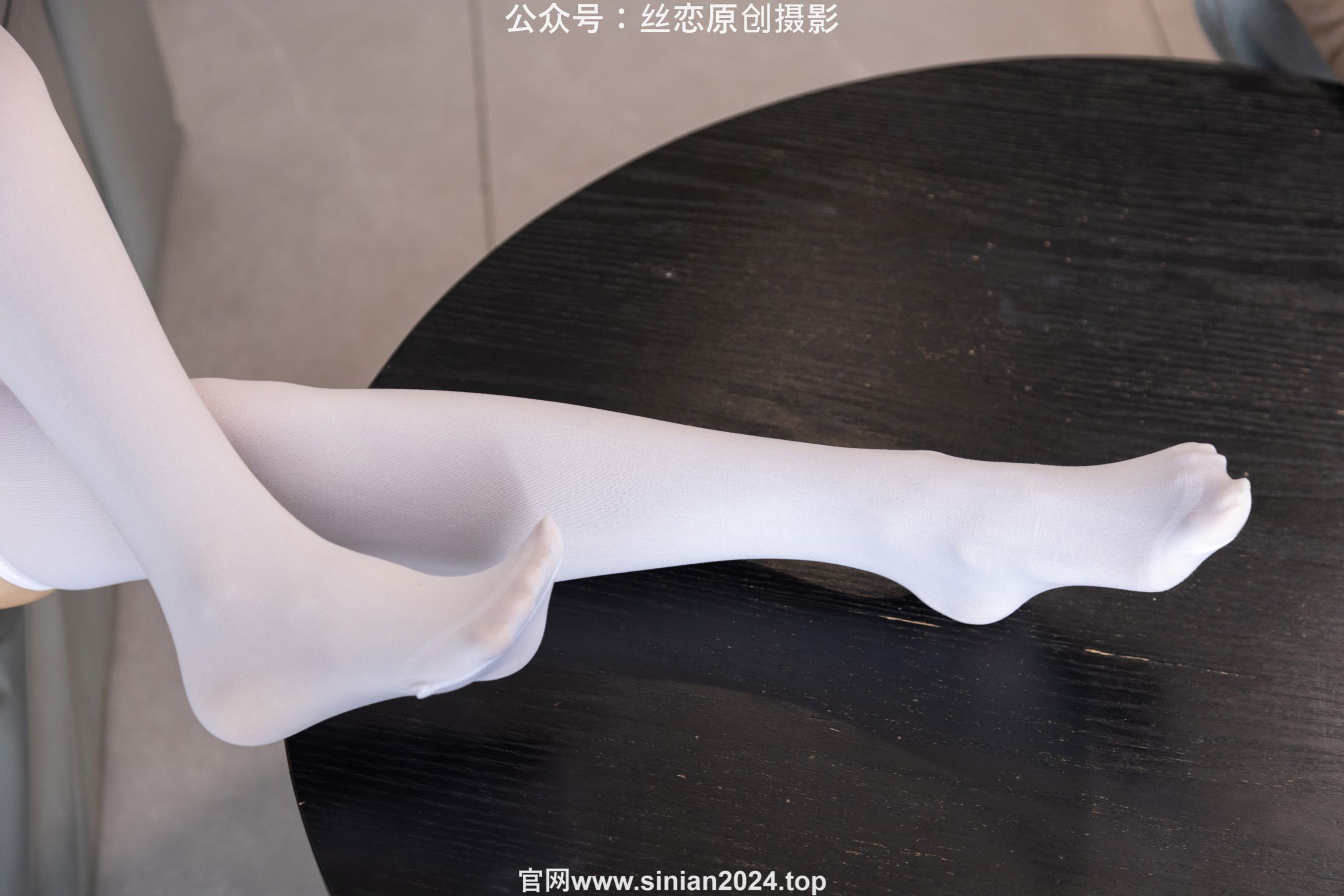 丝恋摄影 No.056 小梦-经典蓝白体操服  厚白丝袜 白色帆布鞋/(197P)
