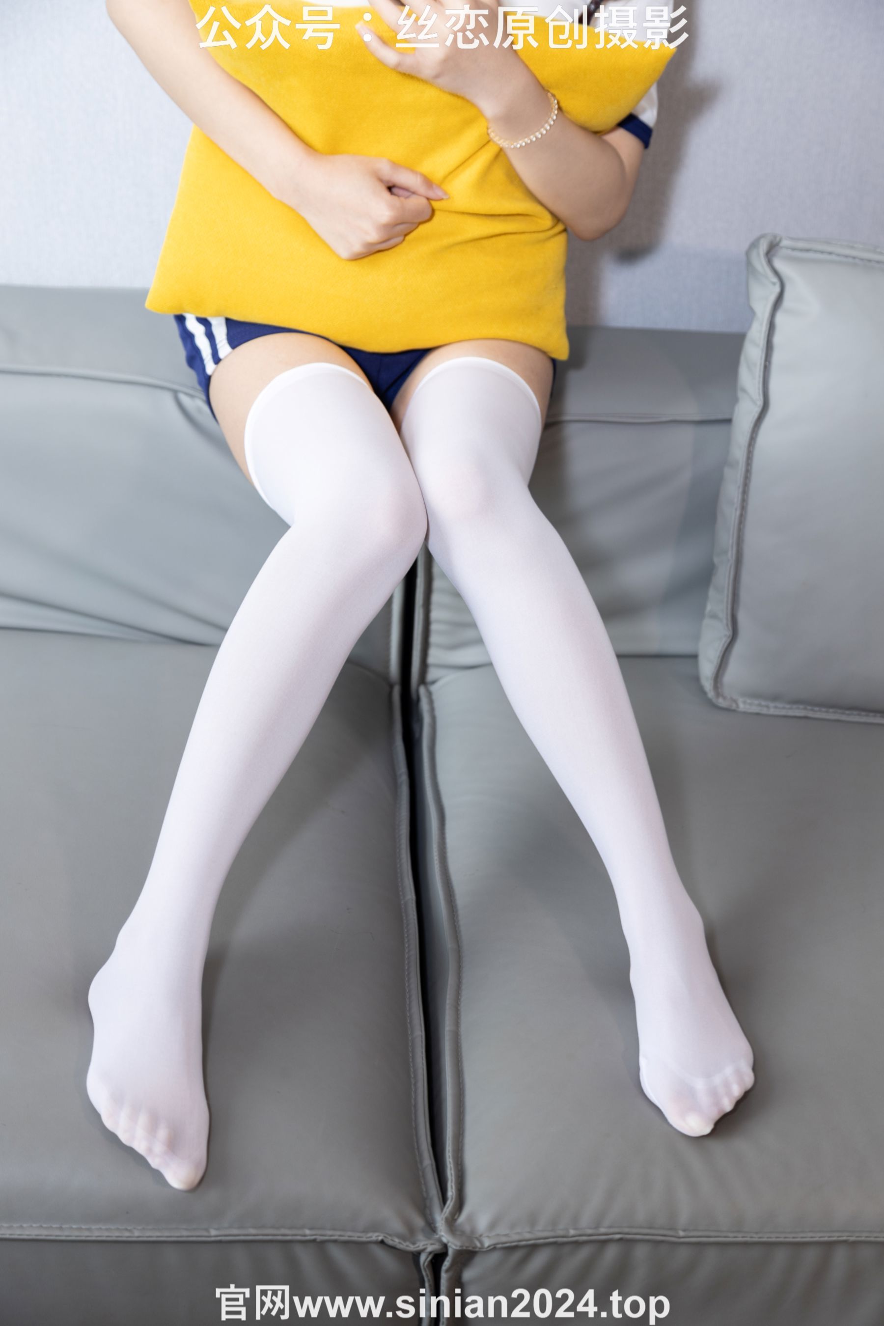 丝恋摄影 No.056 小梦-经典蓝白体操服  厚白丝袜 白色帆布鞋/(197P)