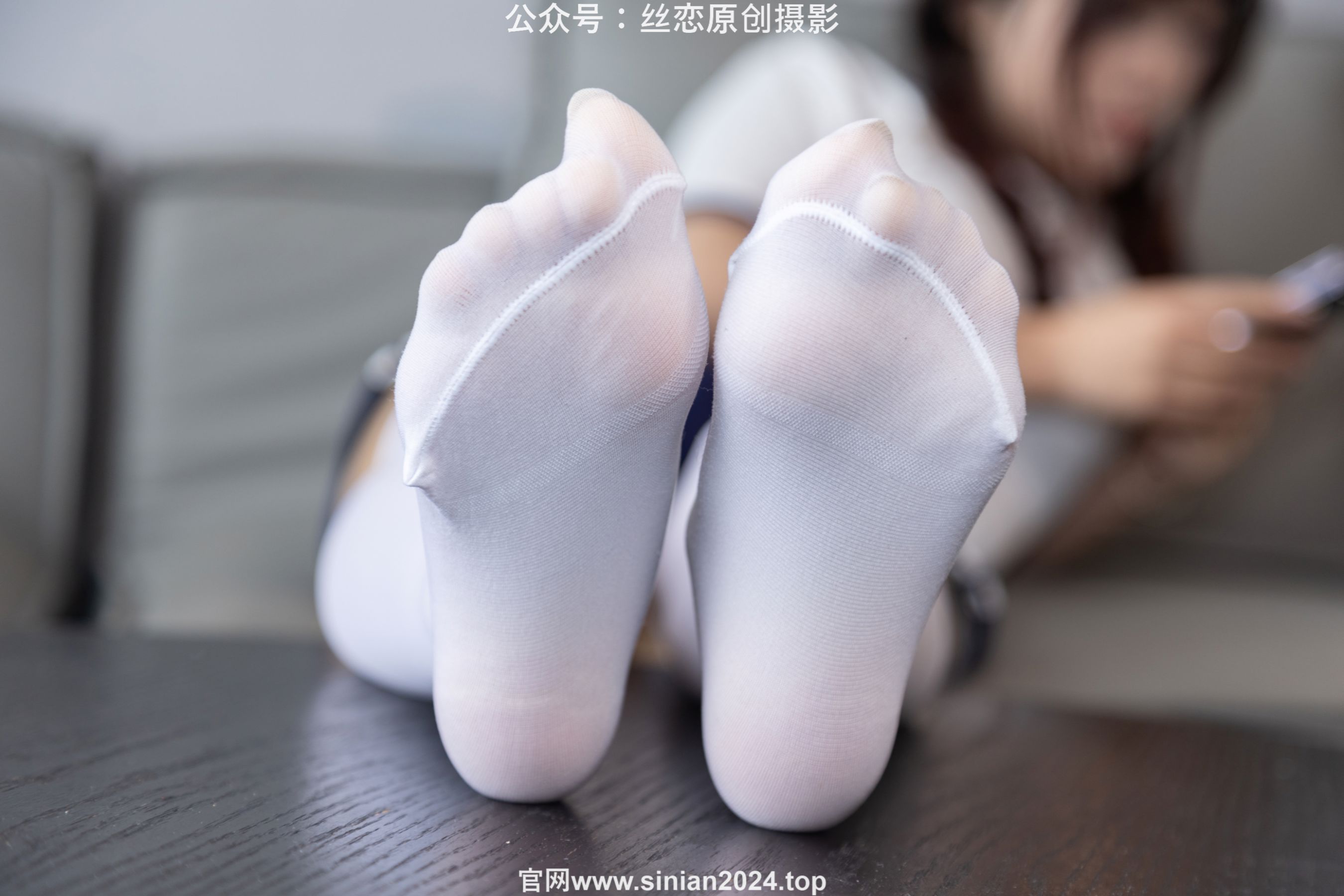 丝恋摄影 No.056 小梦-经典蓝白体操服  厚白丝袜 白色帆布鞋/(197P)