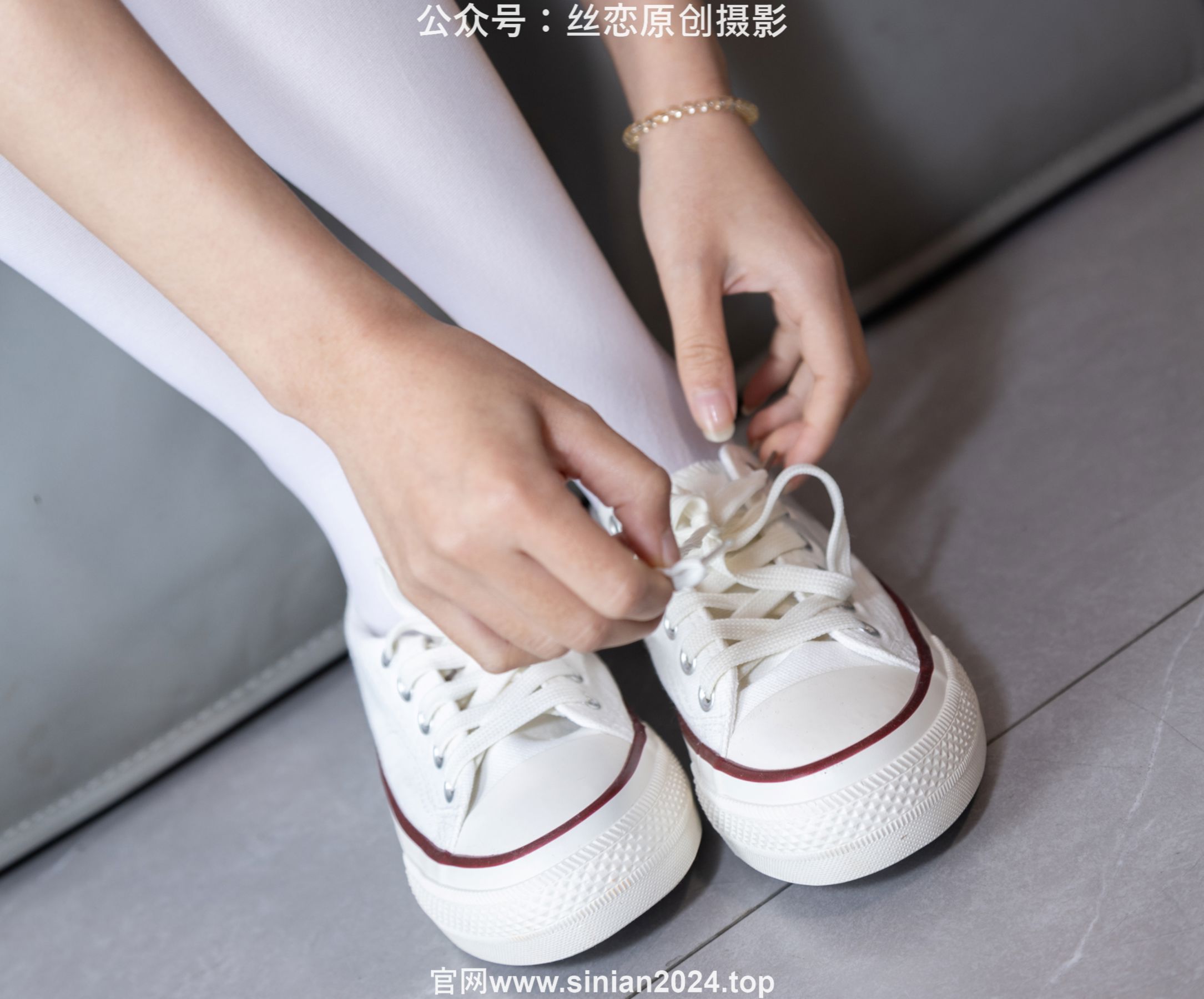 丝恋摄影 No.056 小梦-经典蓝白体操服  厚白丝袜 白色帆布鞋/(197P)