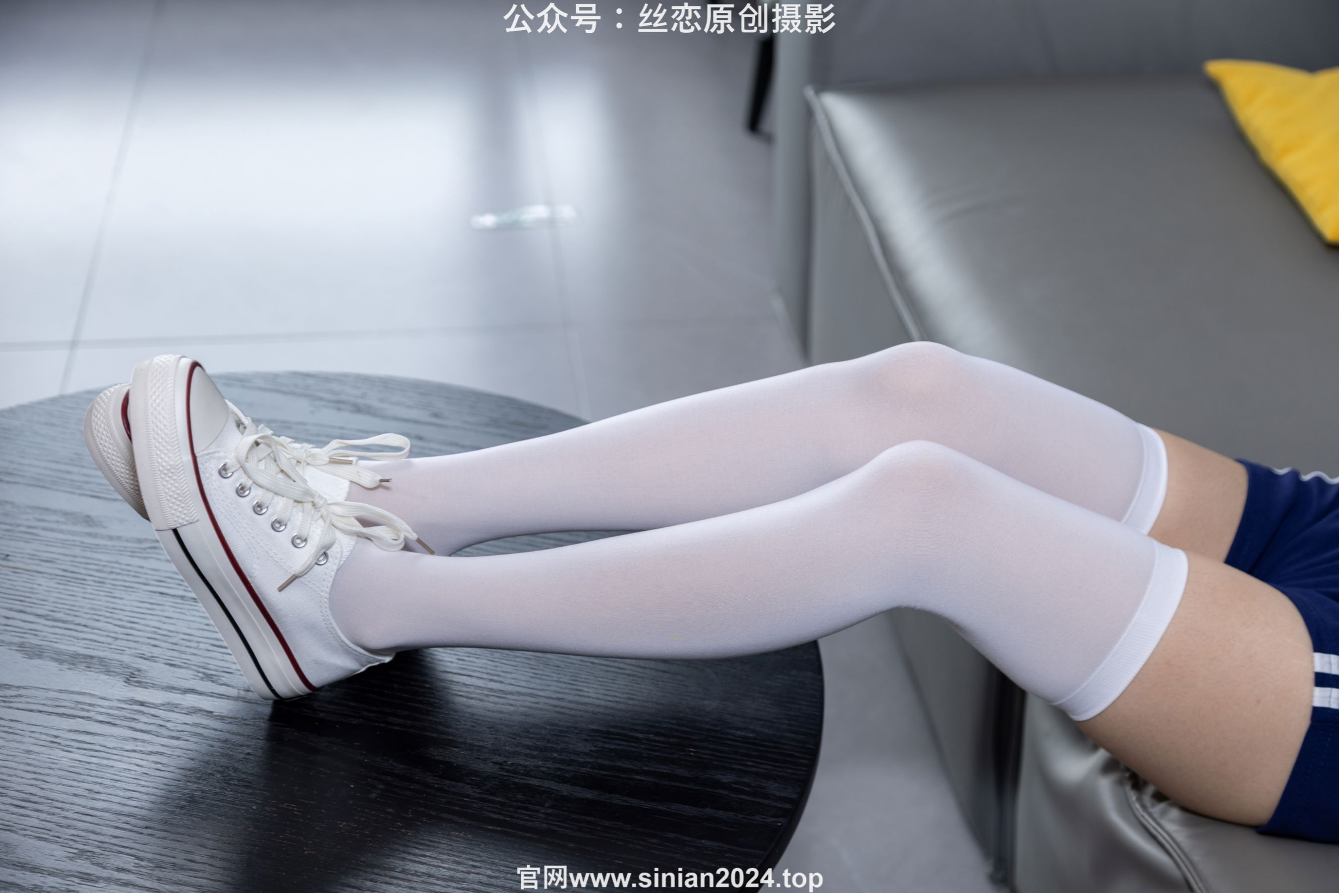 丝恋摄影 No.056 小梦-经典蓝白体操服  厚白丝袜 白色帆布鞋/(197P)