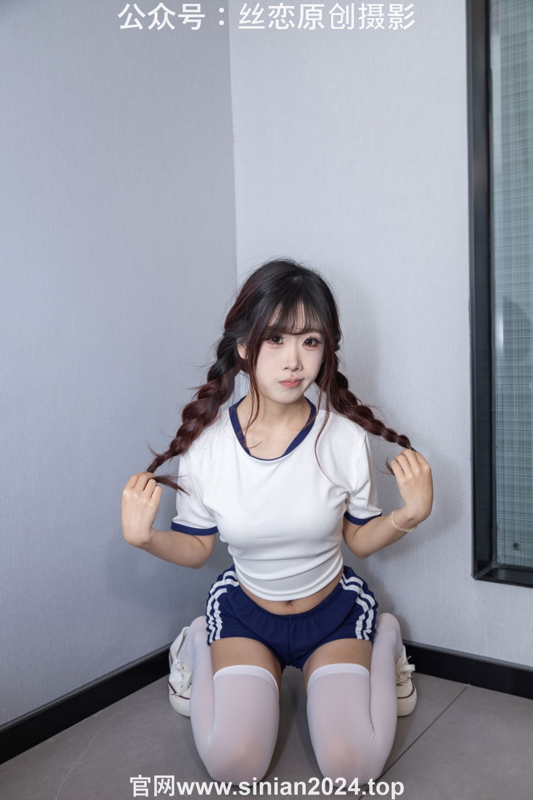 丝恋摄影 No.056 小梦-经典蓝白体操服  厚白丝袜 白色帆布鞋/(197P)