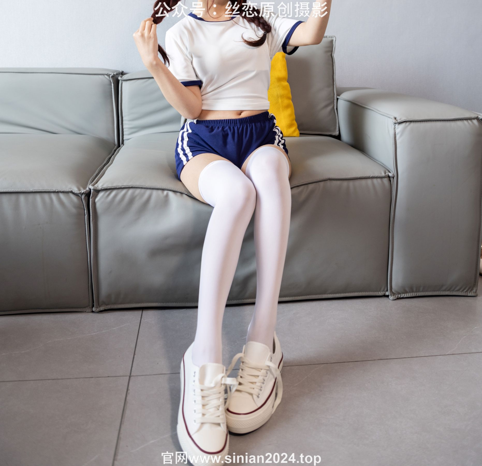 丝恋摄影 No.056 小梦-经典蓝白体操服  厚白丝袜 白色帆布鞋/(197P)
