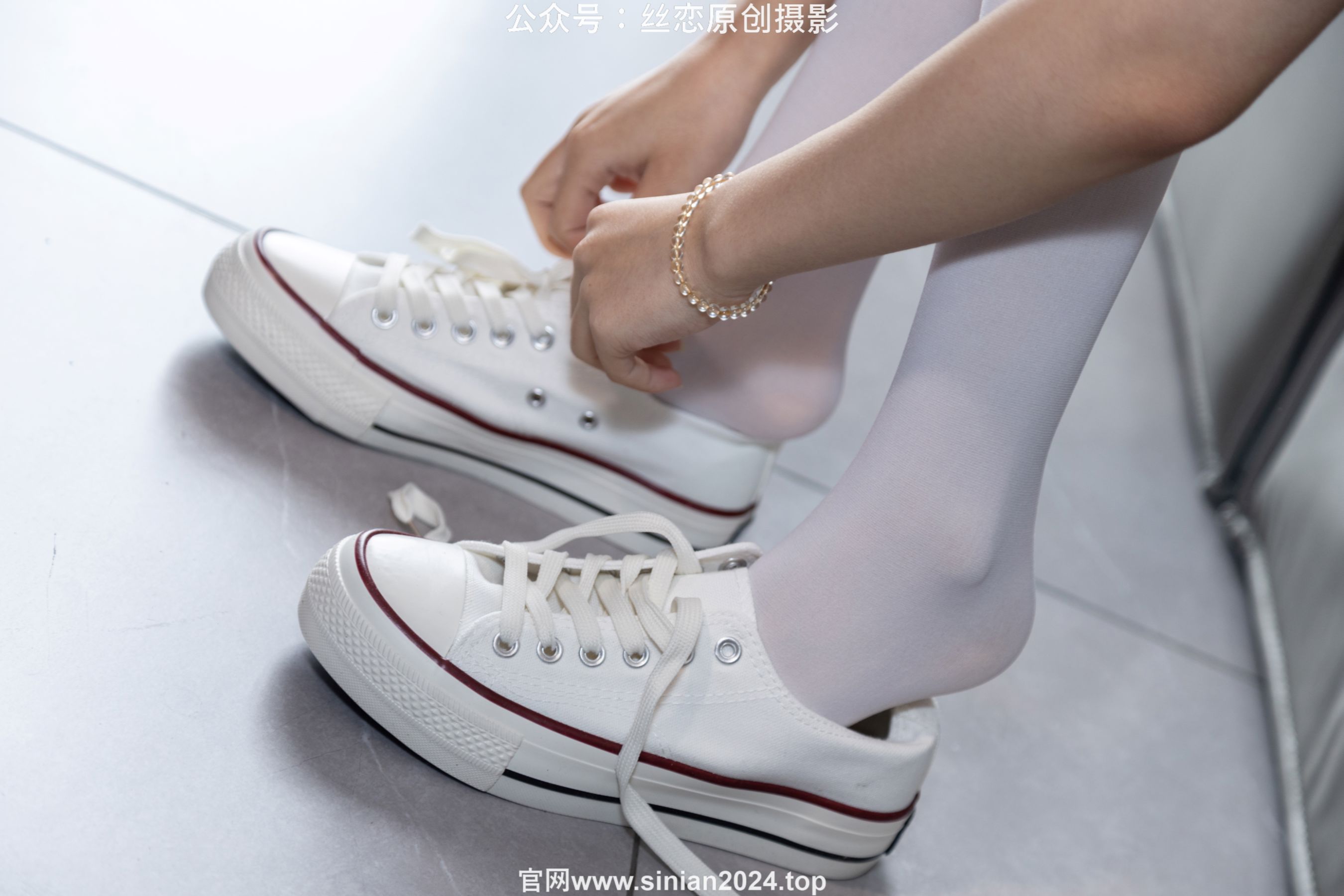 丝恋摄影 No.056 小梦-经典蓝白体操服  厚白丝袜 白色帆布鞋/(197P)