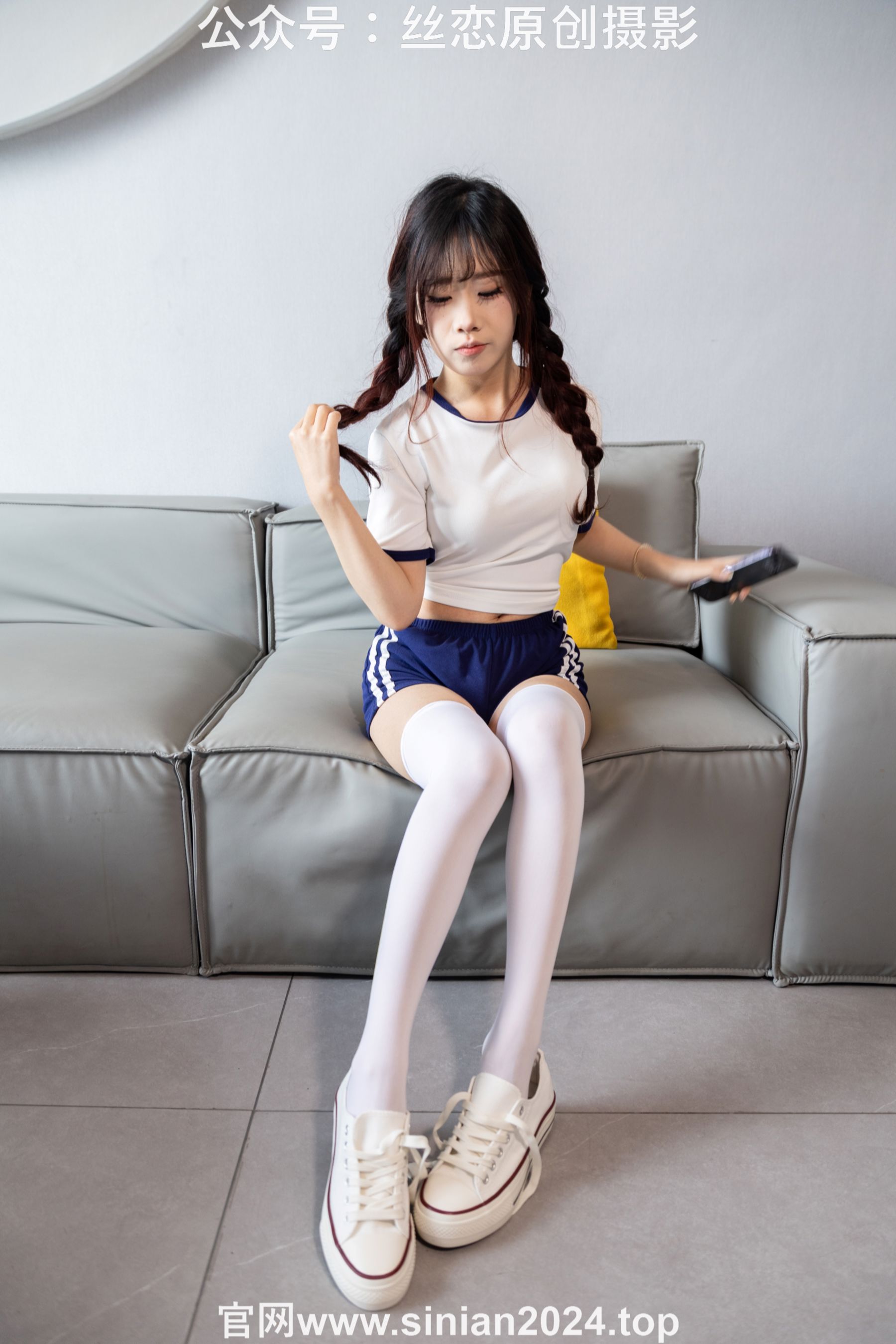 丝恋摄影 No.056 小梦-经典蓝白体操服  厚白丝袜 白色帆布鞋/(197P)
