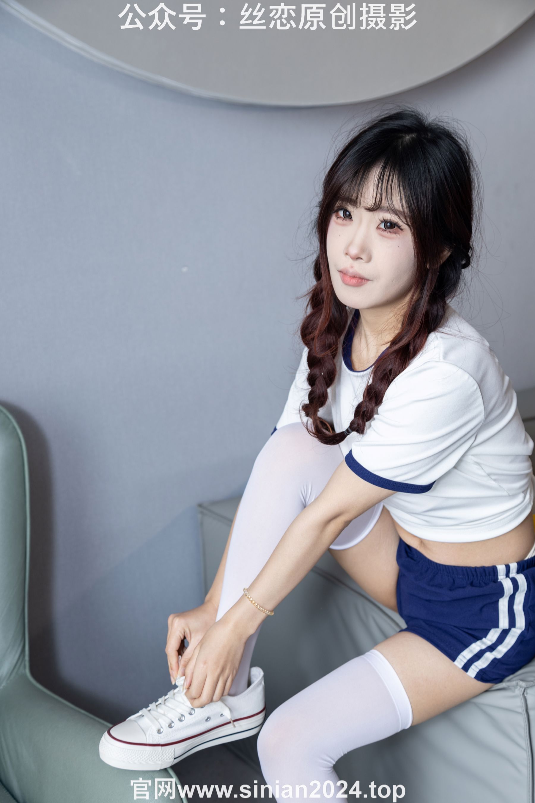 丝恋摄影 No.056 小梦-经典蓝白体操服  厚白丝袜 白色帆布鞋/(197P)
