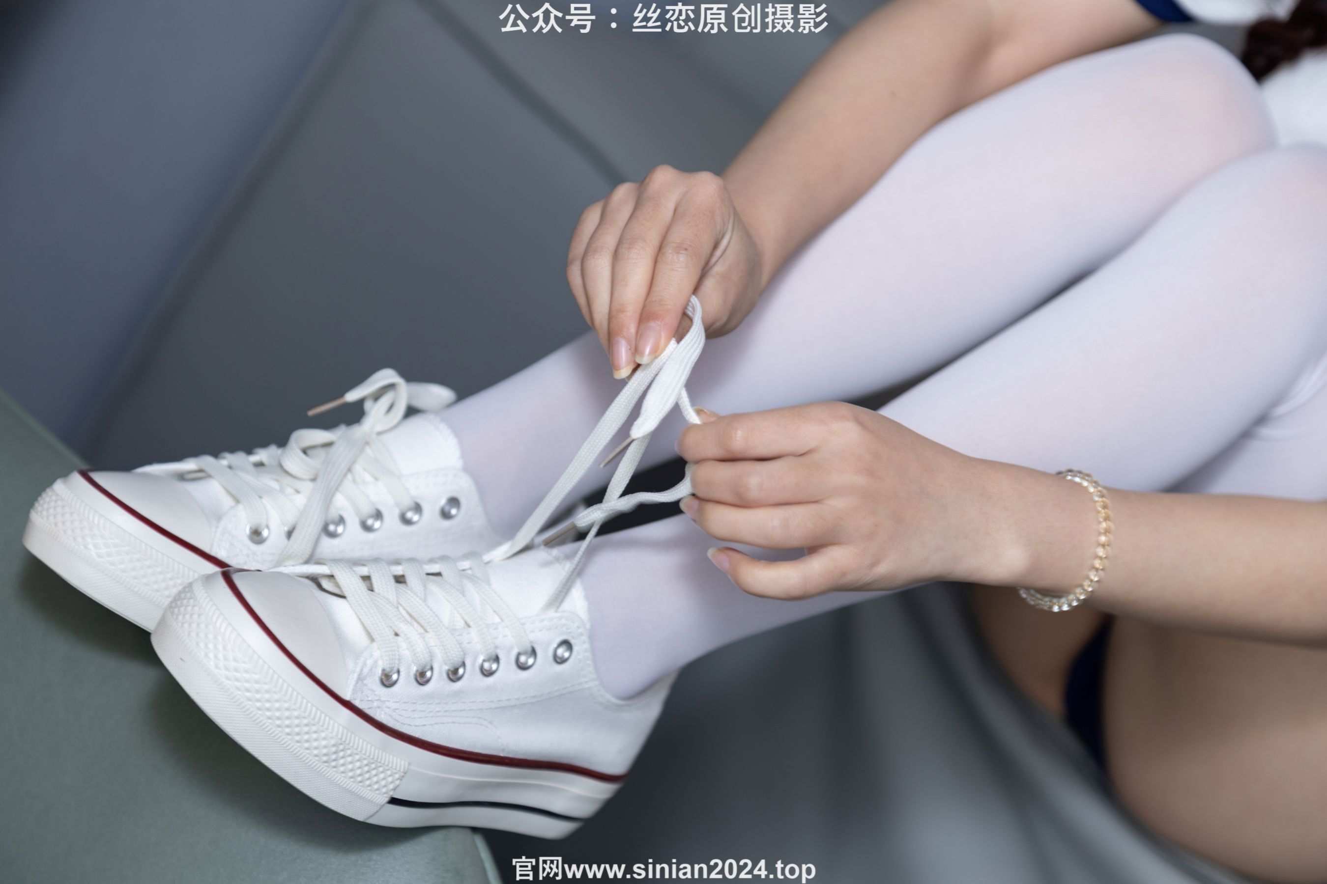 丝恋摄影 No.056 小梦-经典蓝白体操服  厚白丝袜 白色帆布鞋/(197P)