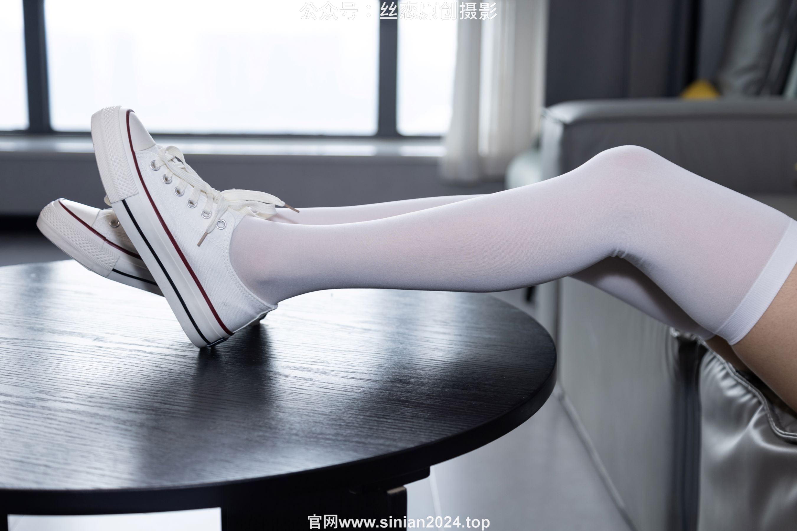 丝恋摄影 No.056 小梦-经典蓝白体操服  厚白丝袜 白色帆布鞋/(197P)